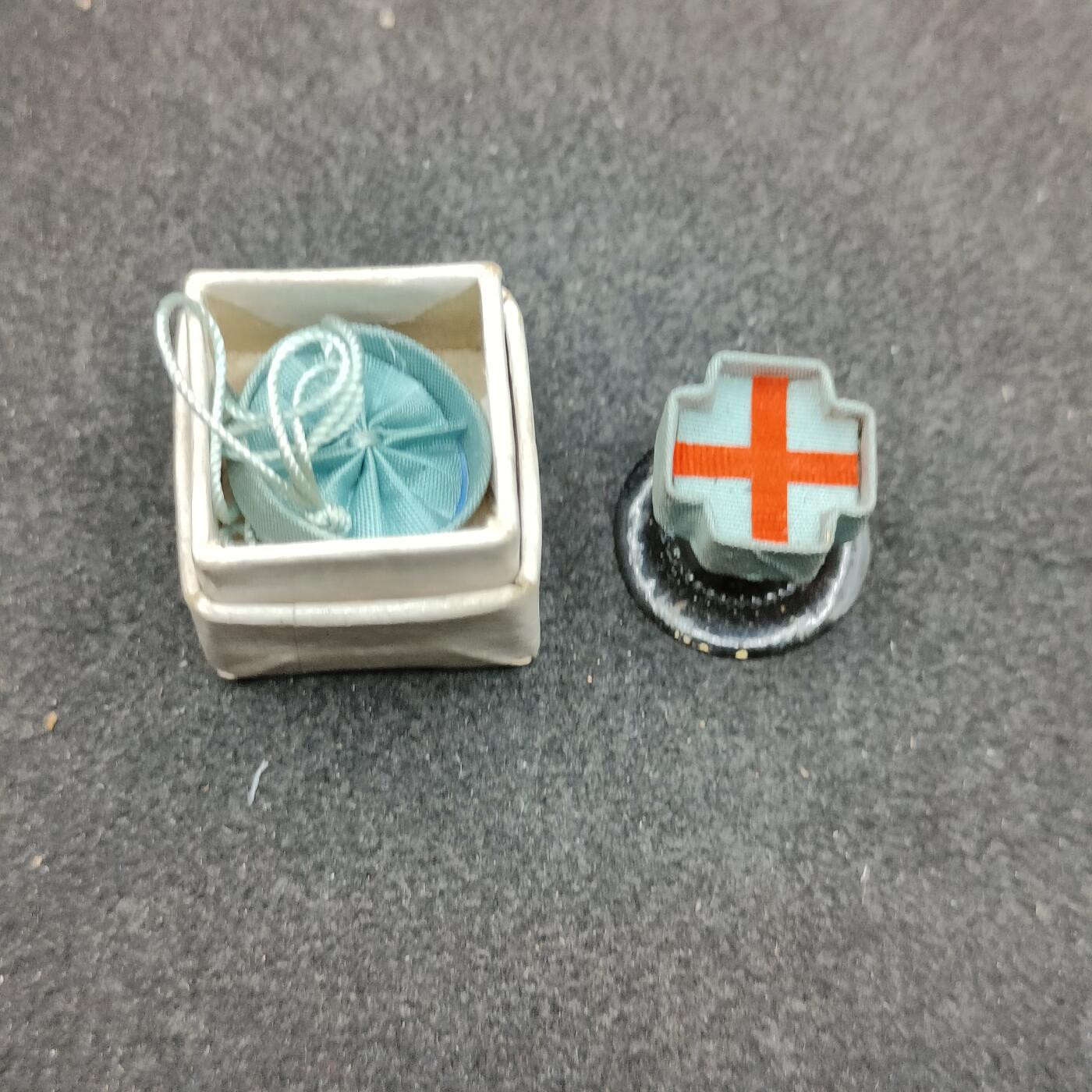 全场0元起拍 第156期 咸鱼国勋章拍卖专场 5月15日（周三）下午6：00开始 日本赤十字终身社员花结略授一组