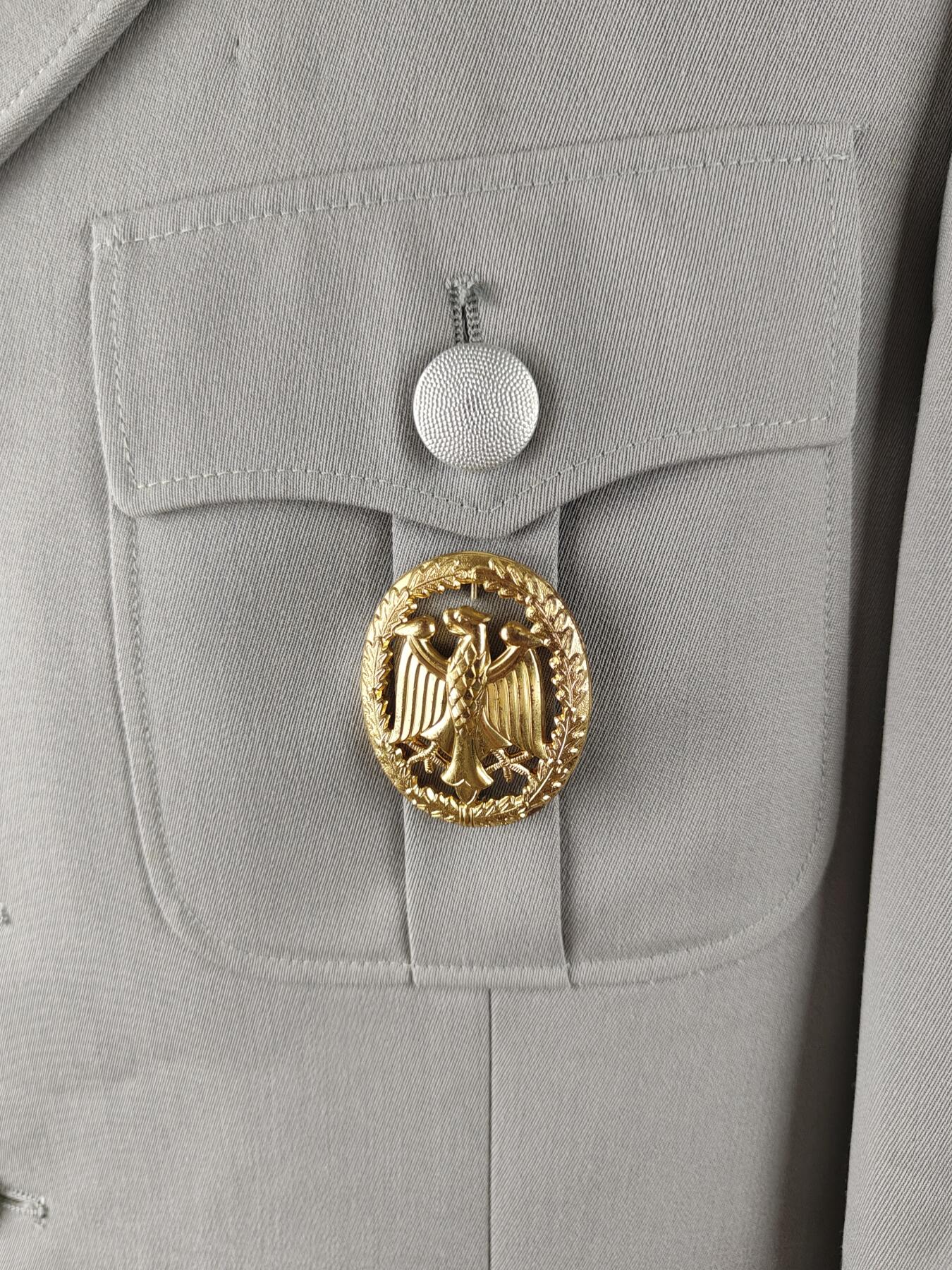 全场0元起拍 第156期 咸鱼国勋章拍卖专场 5月15日（周三）下午6：00开始 西德陆军步兵中校常服一套 胸围112 肩宽46衣长82 袖长 66腰围88 裤长96