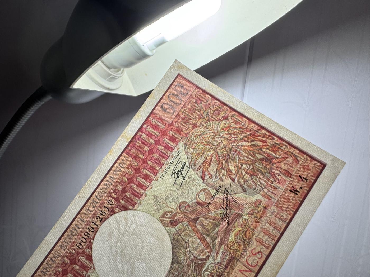收藏联盟Quantum Auction 第345期拍卖  加蓬1978年500法郎 品相UNC- 细节如图
