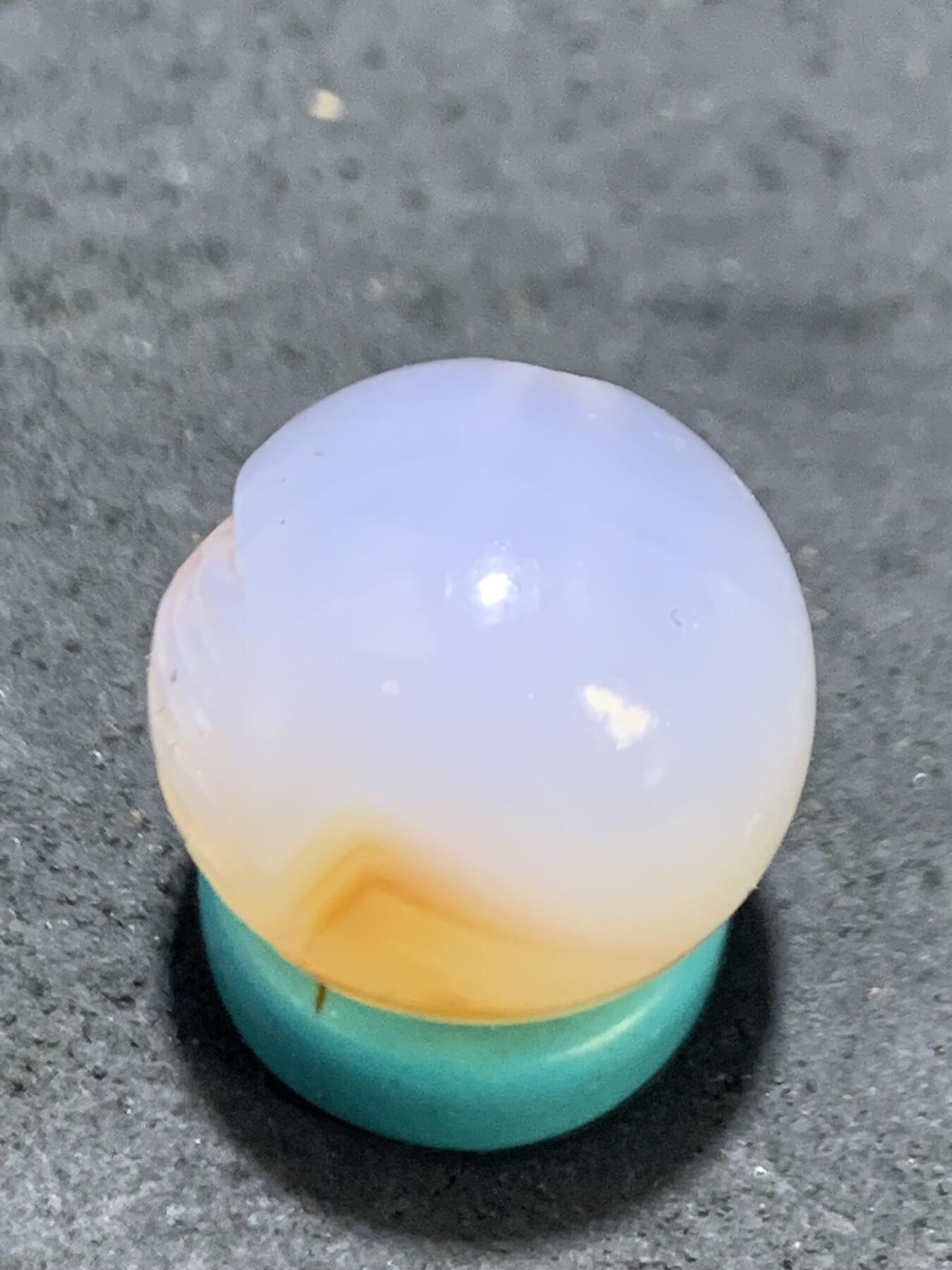 精美高玉化亚光海洋玉髓手工俏色巧雕雄鹰圆珠一个！