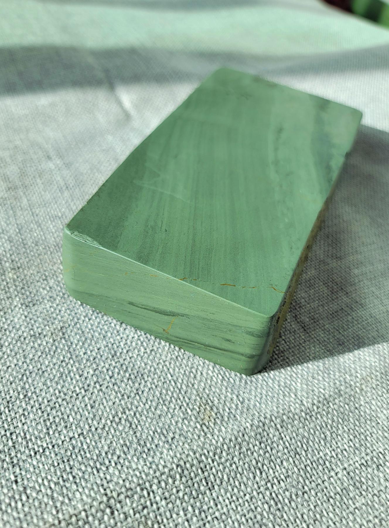 老坑洮砚砚板，带石皮，石质细腻油润，发磨一流。