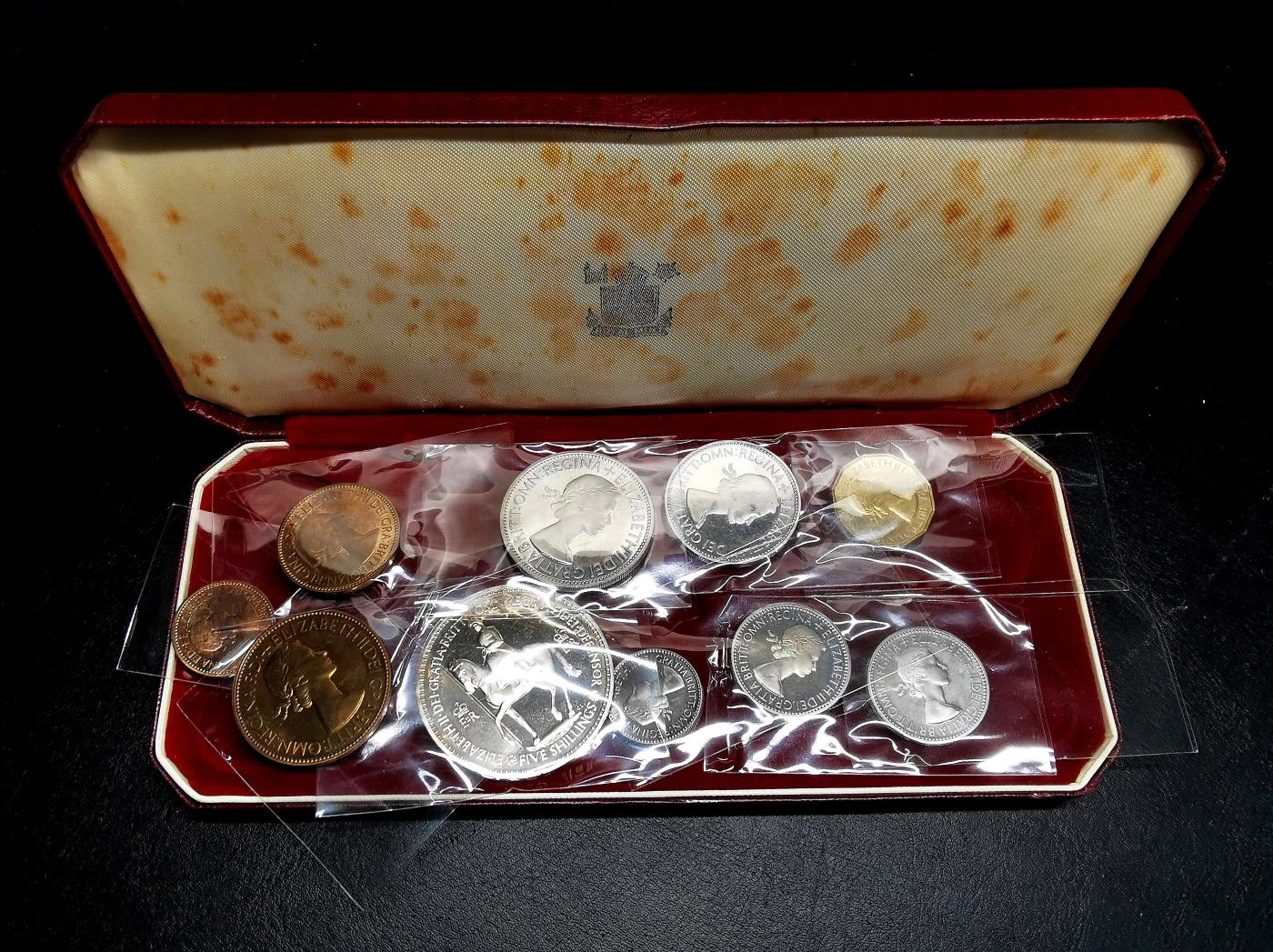 凡希社世界钱币微拍第二百六十八期 1953英国伊丽莎白加冕精铸PS附原盒，强烈的喷砂与镜面感，除个别铜币有氧化外，整套品相相当优秀！