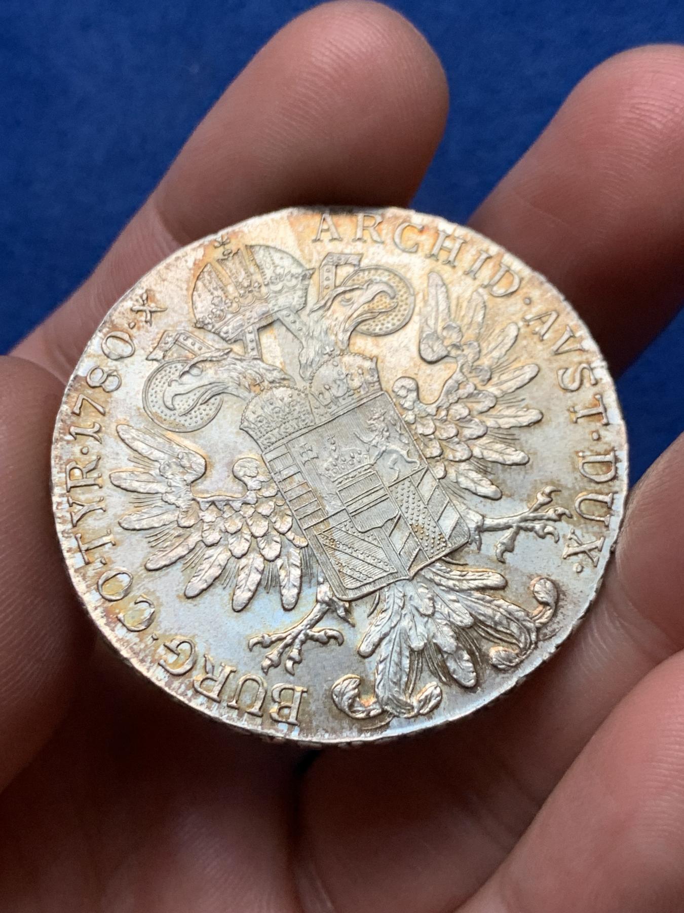 《竞宝斋》第267场- 周日，周一  2场连拍 （全场包邮） 英国后铸大奶妈大银币 铸期为二战前后 五彩包浆有转光