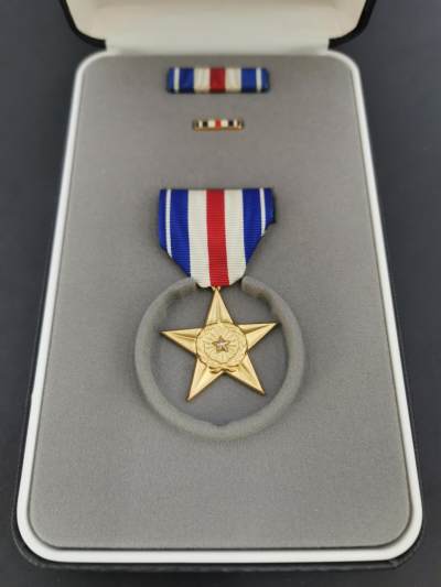 老王徽章第三十九期 - 美国银星勋章   原盒带略和珐琅略，大全套