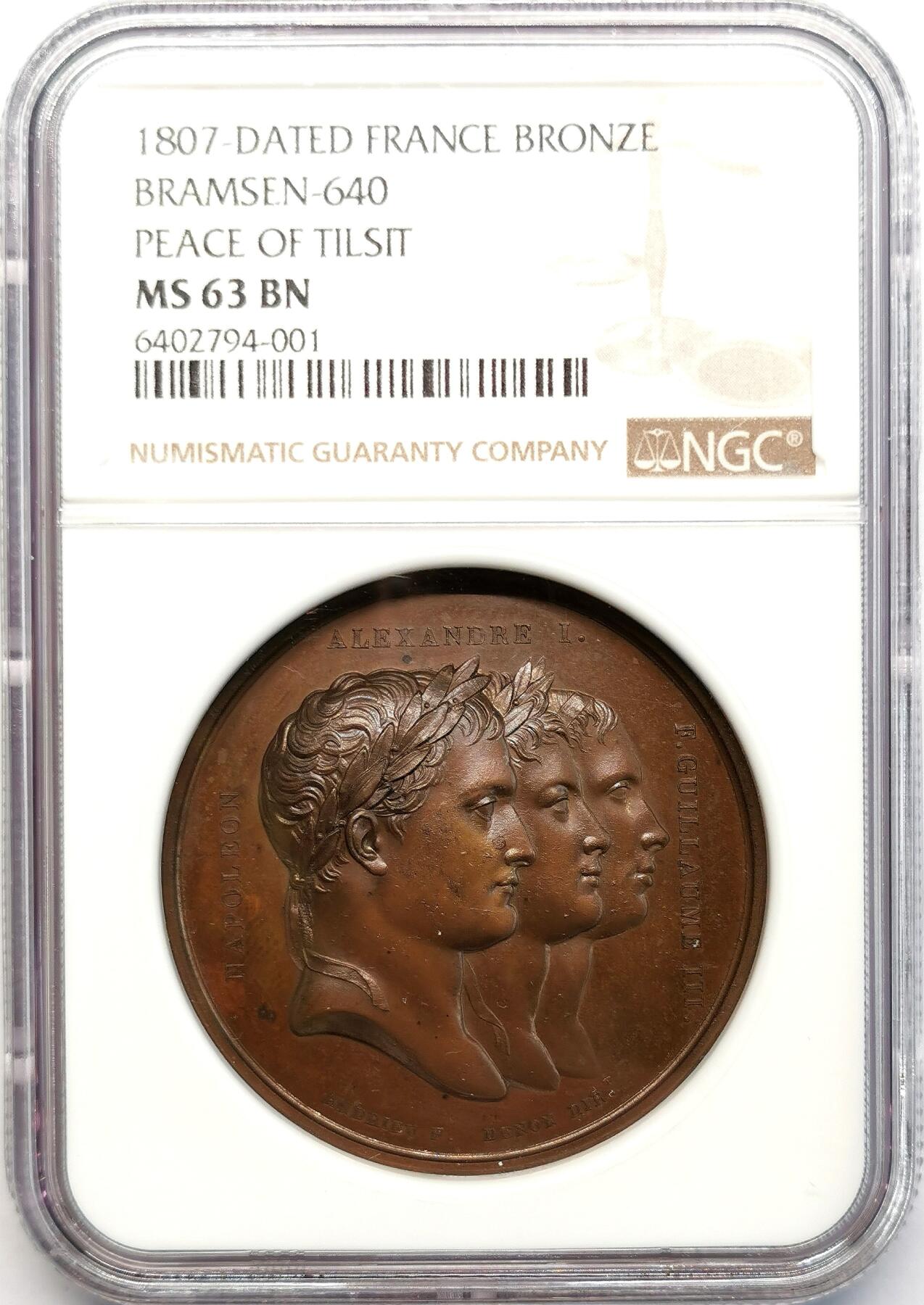 凡希社世界钱币微拍第二百六十八期 1807法国提尔斯特条约纪念铜章NGC-MS63，1807年6月拿破仑与沙皇亚历山大会晤于涅曼河的一条船上，宣布两国永久和平。7月7日和9日，法国分别和俄国普鲁士签订合约，第四次反法联盟瓦解。章面人物为拿破仑、亚历山大和威廉二世，章背则是涅曼河河神手持象征和平与重建的宫殿，分别由Droz与Denon两位币章艺术大师设计雕模。铜色厚重优美，广受欢迎的历史题材佳作。