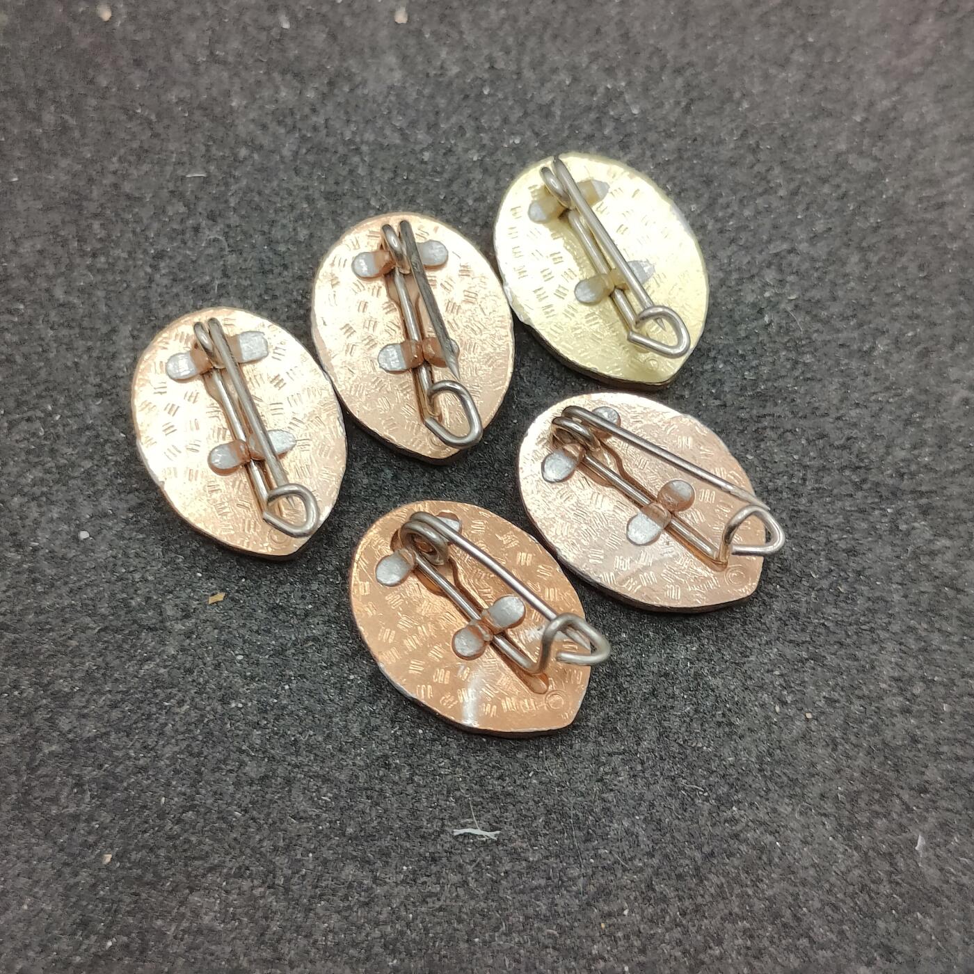 全场0元起拍 第156期 咸鱼国勋章拍卖专场 5月15日（周三）下午6：00开始 东德军事证章一组