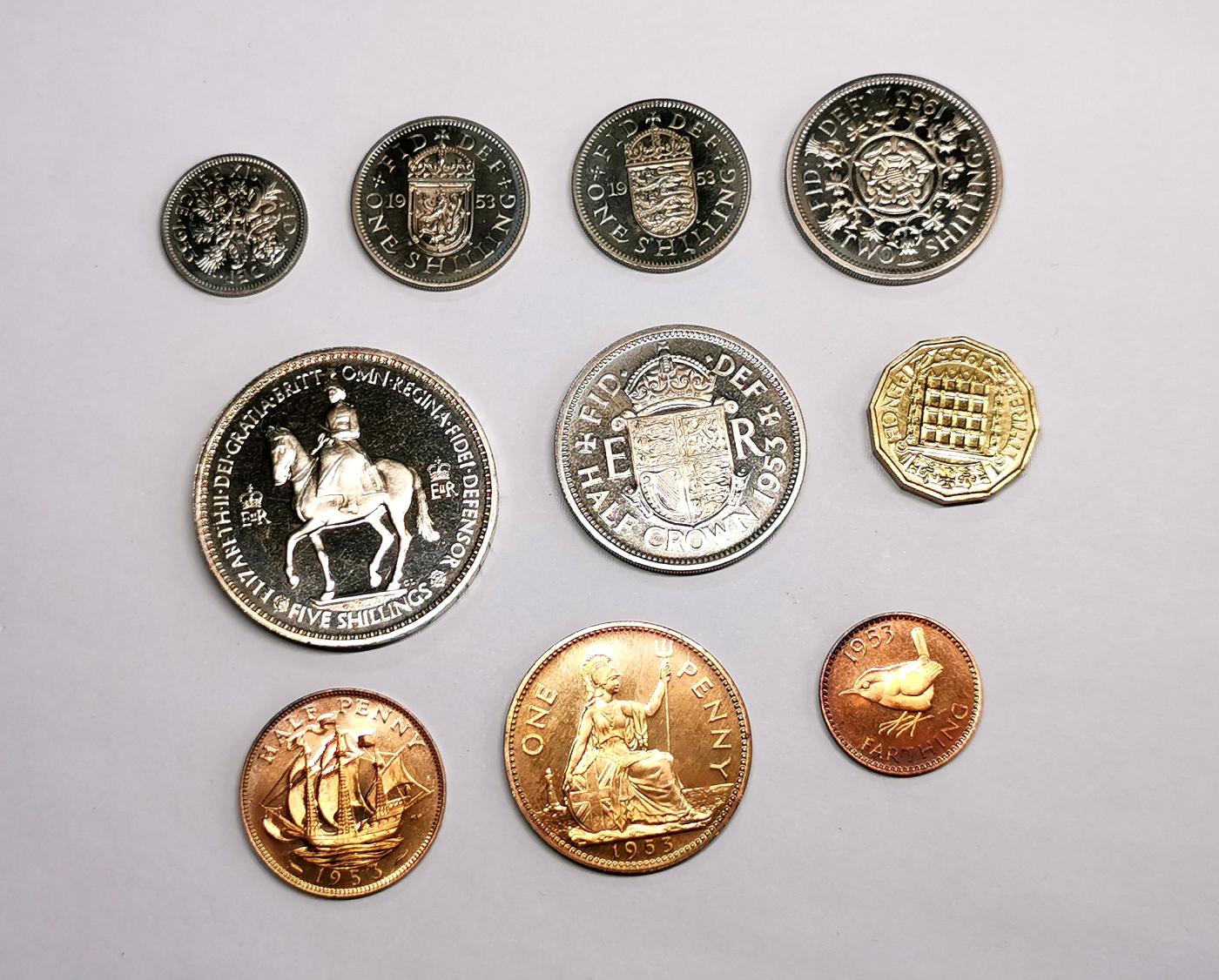 凡希社世界钱币微拍第二百六十八期 1953英国伊丽莎白加冕精铸PS附原盒，强烈的喷砂与镜面感，除个别铜币有氧化外，整套品相相当优秀！