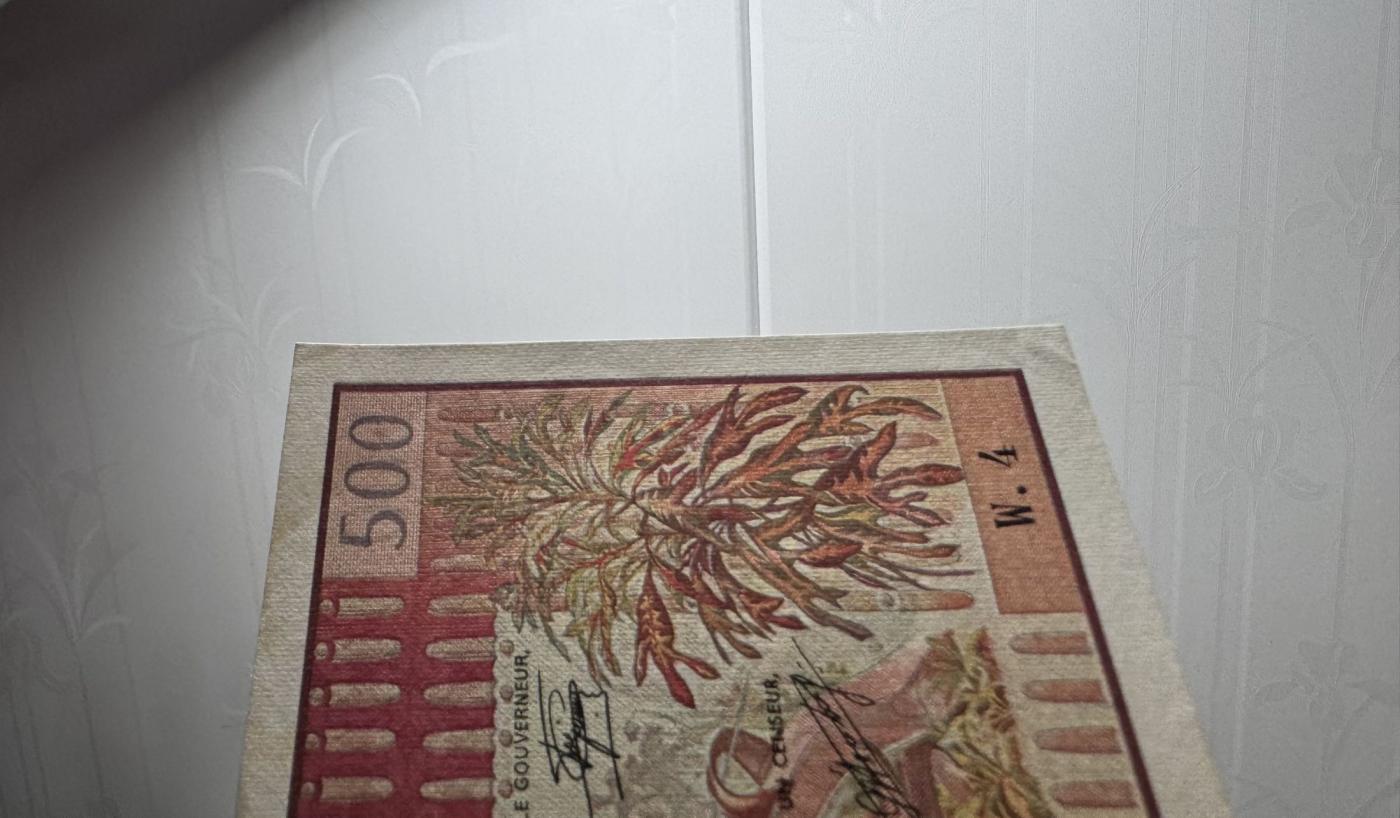收藏联盟Quantum Auction 第345期拍卖  加蓬1978年500法郎 品相UNC- 细节如图