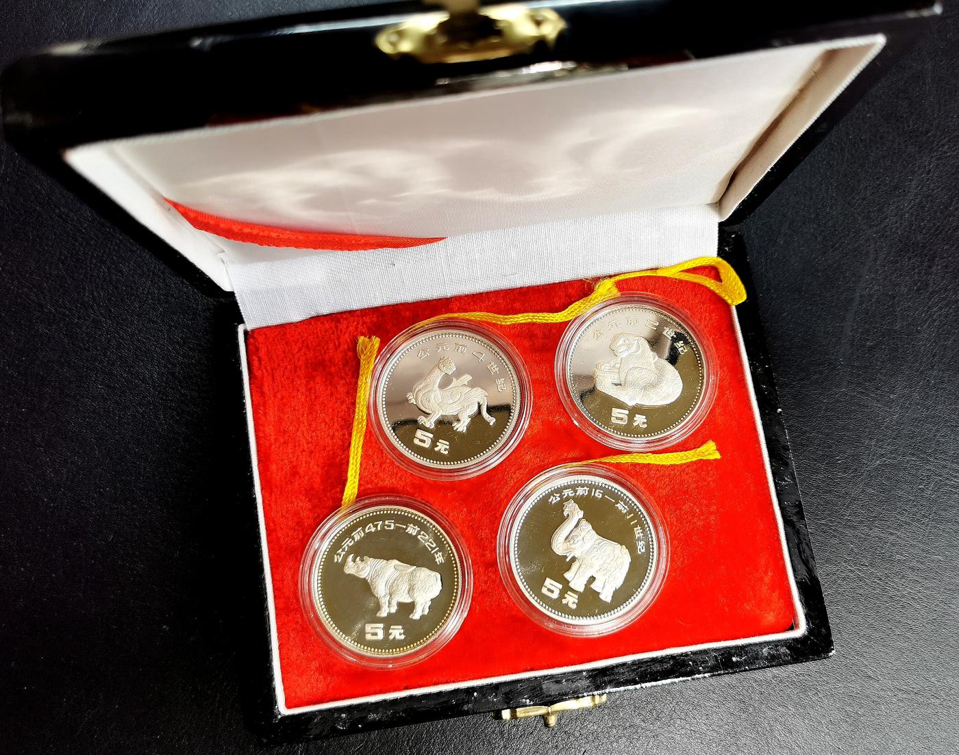 凡希社世界钱币微拍第二百六十八期 1990中国出土文物青铜器第一组四枚套，全品完美品相，愿意装盒的话都是69/70品质，附螺钿工艺漆盒！