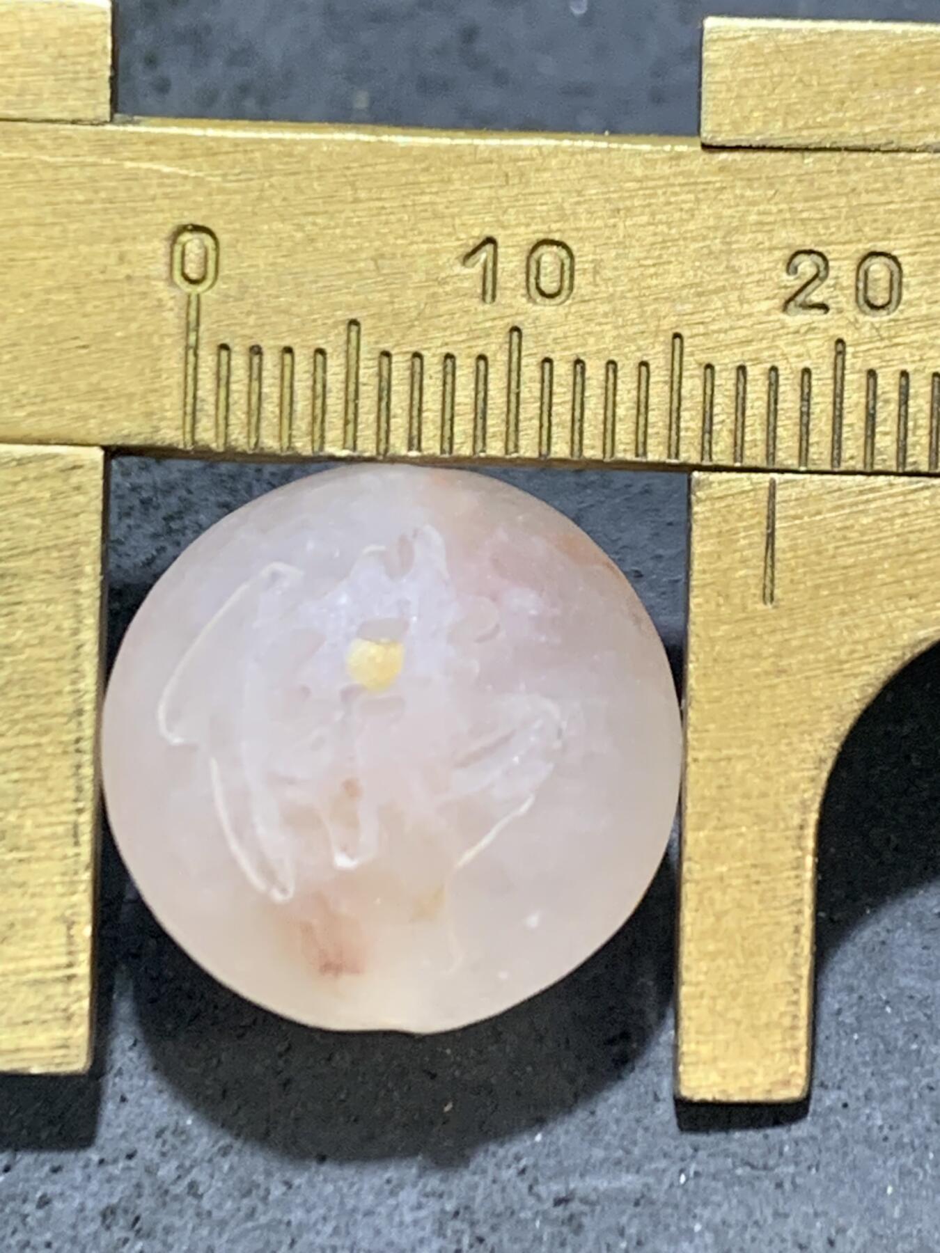 精美亚光满冰飘糖心料战国红玛瑙手工雕刻佛字随形珠一颗