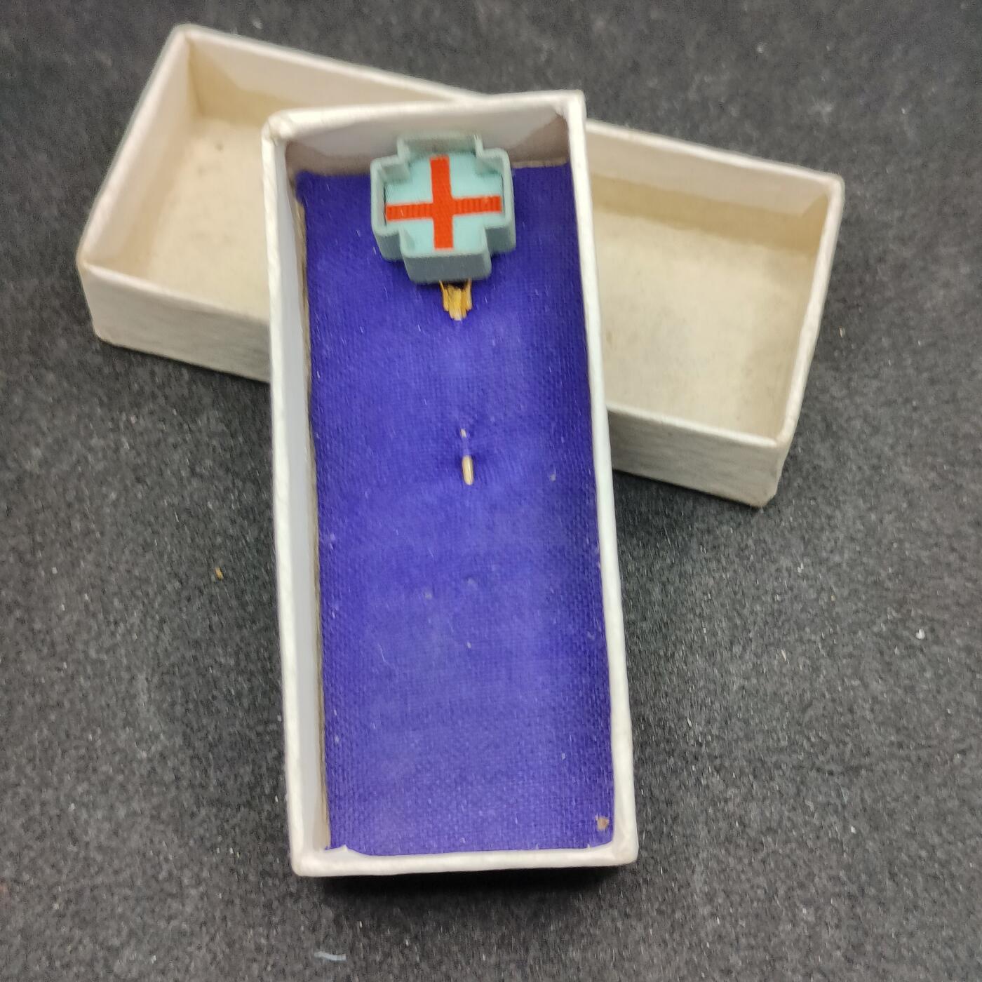 全场0元起拍 第156期 咸鱼国勋章拍卖专场 5月15日（周三）下午6：00开始 日本女版赤十字终身社员略章带盒