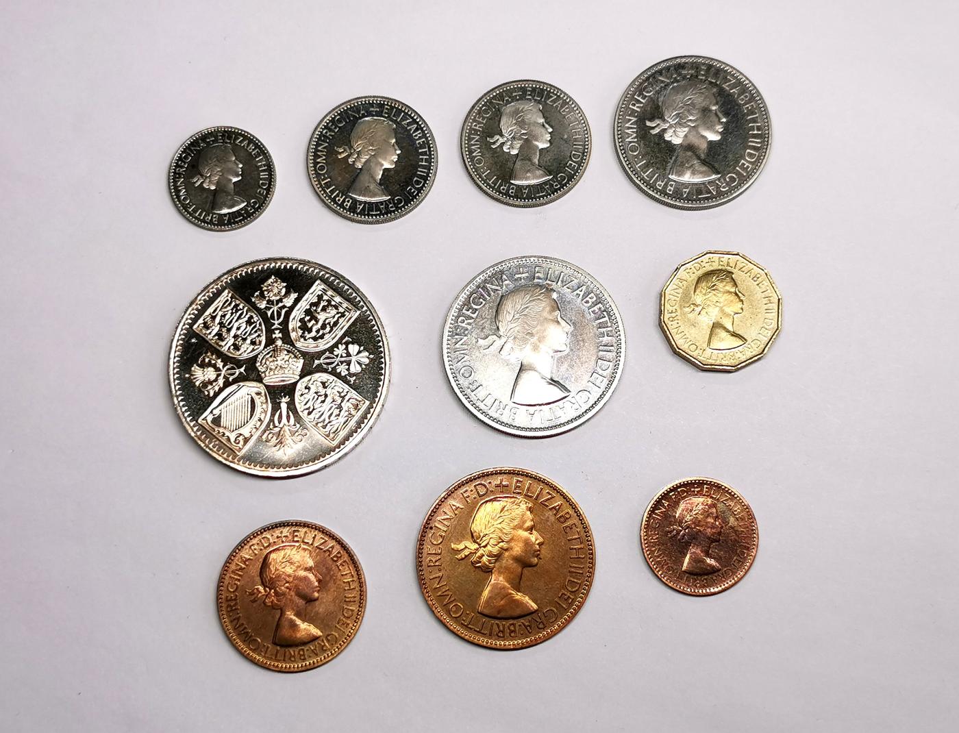 凡希社世界钱币微拍第二百六十八期 1953英国伊丽莎白加冕精铸PS附原盒，强烈的喷砂与镜面感，除个别铜币有氧化外，整套品相相当优秀！