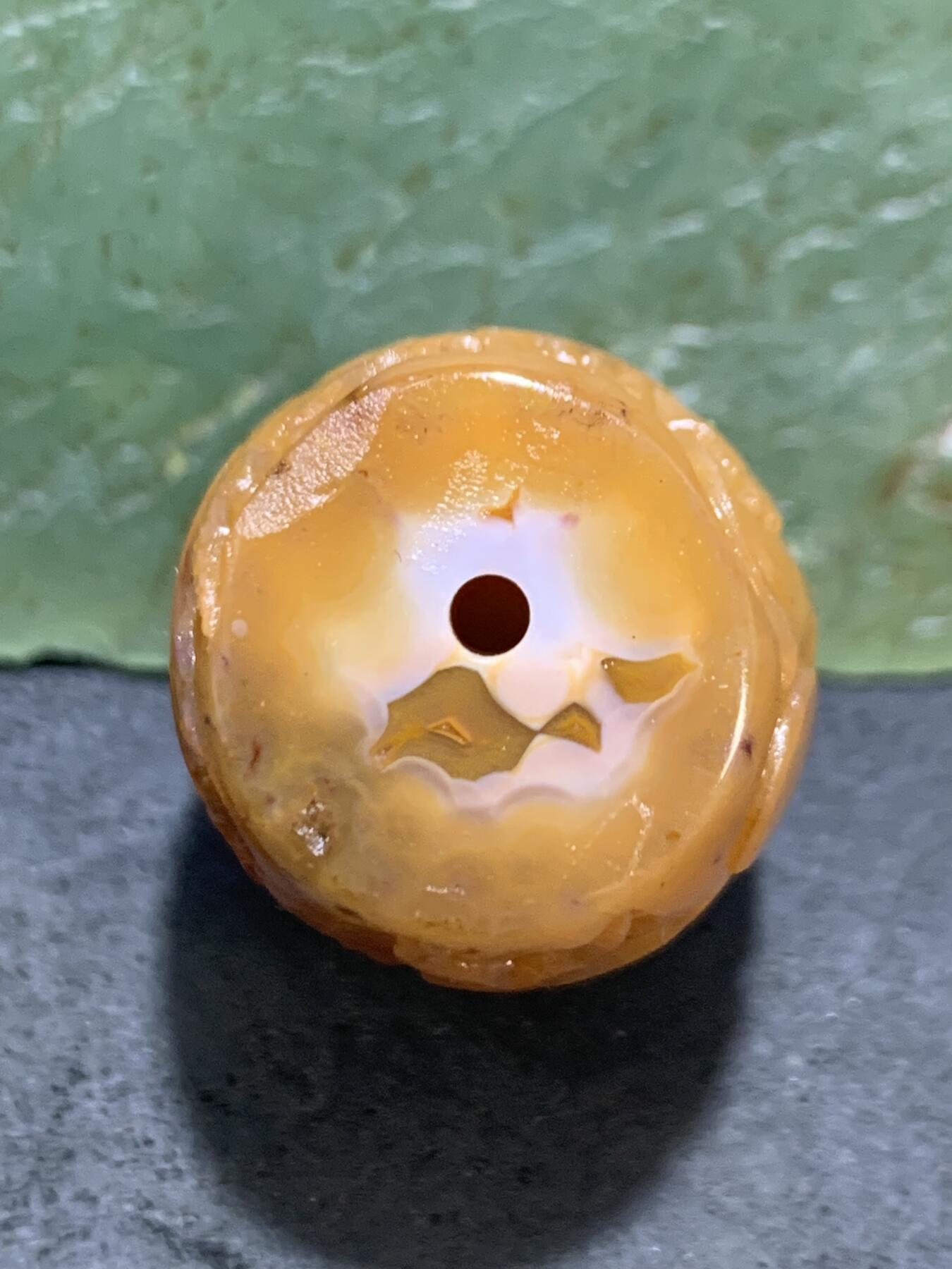 精美亚光战国红玛瑙手工俏色巧雕龙戏珠桶珠一颗