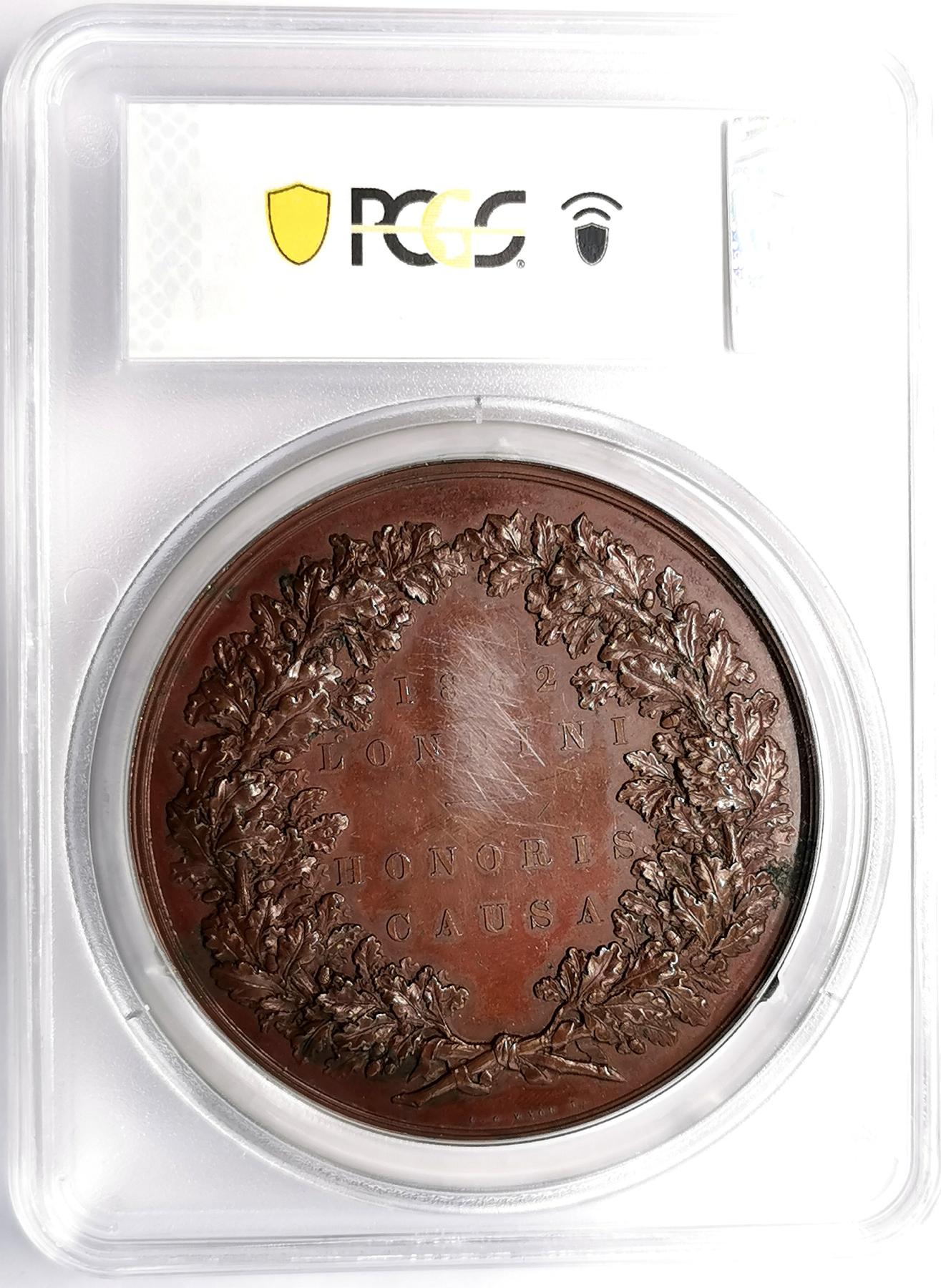 凡希社世界钱币微拍第二百六十八期 1862英国伦敦世界博览会高浮雕大型铜质奖章PCGS-SP63，L.C.WYON作品，工业农业科学与艺术女神围绕着不列颠尼亚，前景卧狮。