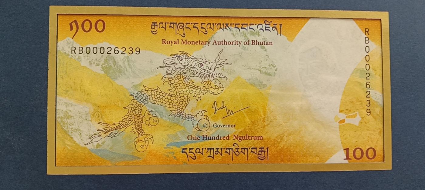 精品钱币第28场 全新UNC不丹100小王子纪念钞带册无4/7