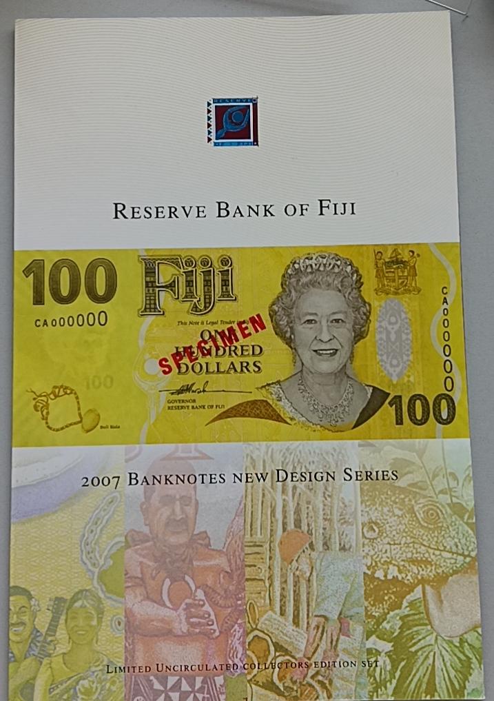 精品钱币第28场 全新UNC斐济同号册女王版CA002744
