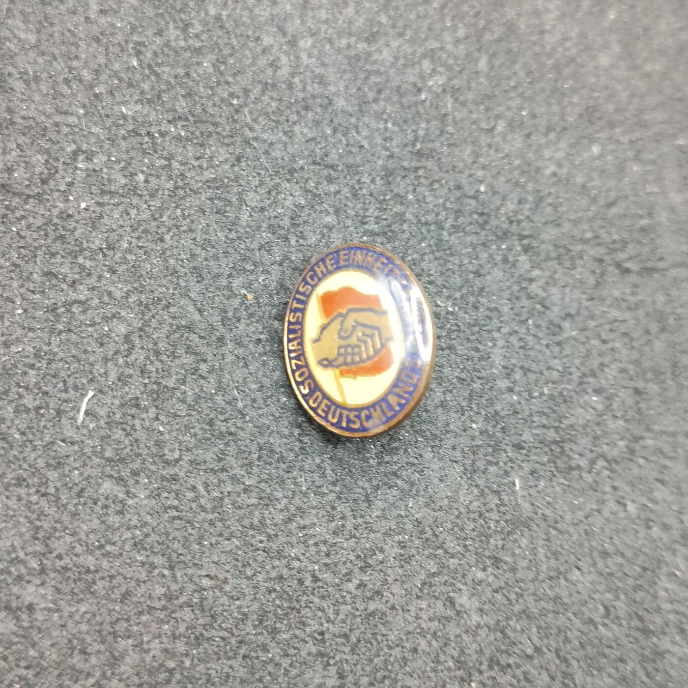 全场0元起拍 第156期 咸鱼国勋章拍卖专场 5月15日（周三）下午6：00开始 东德社会统一党党徽