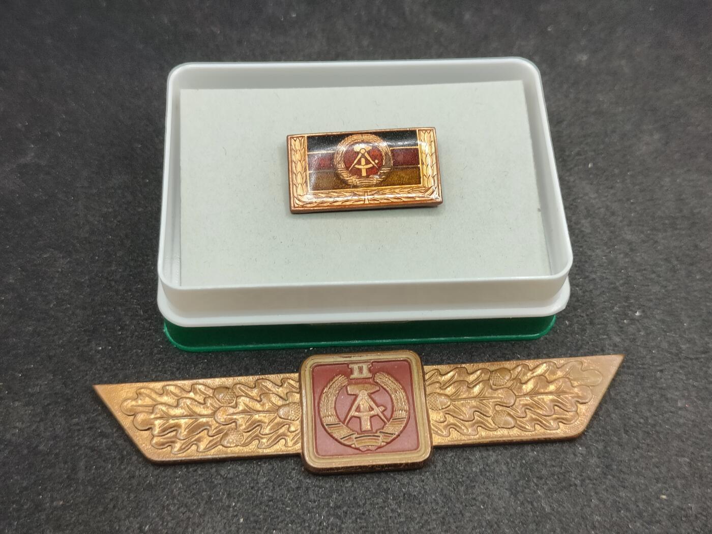 全场0元起拍 第156期 咸鱼国勋章拍卖专场 5月15日（周三）下午6：00开始 东德徽章技能章一组 技能章无扣