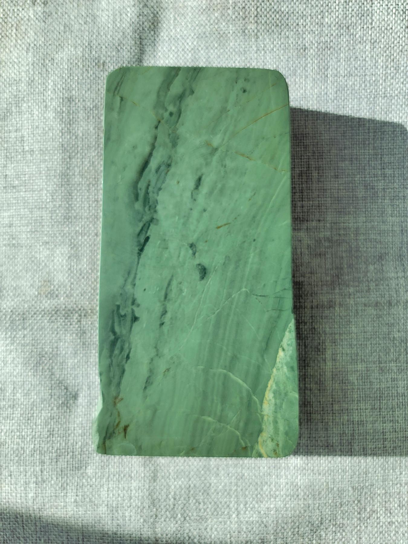 老坑洮砚砚板，带石皮，石质细腻油润，发磨一流。