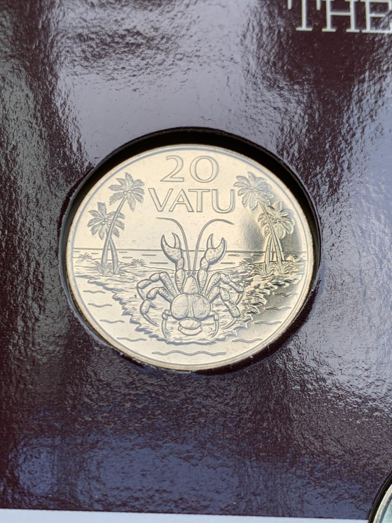 《竞宝斋》第267场- 周日，周一  2场连拍 （全场包邮） 瓦鲁图1983英皇厂官方套币