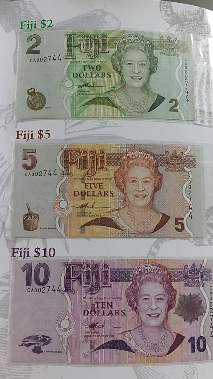 精品钱币第28场 全新UNC斐济同号册女王版CA002744