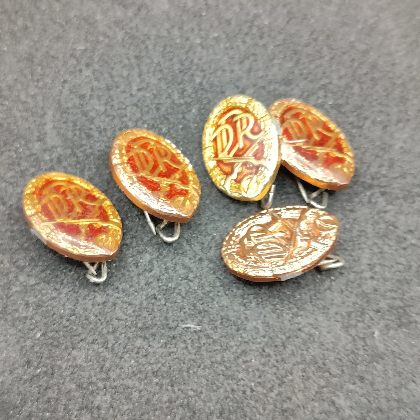 全场0元起拍 第156期 咸鱼国勋章拍卖专场 5月15日（周三）下午6：00开始 东德军事证章一组