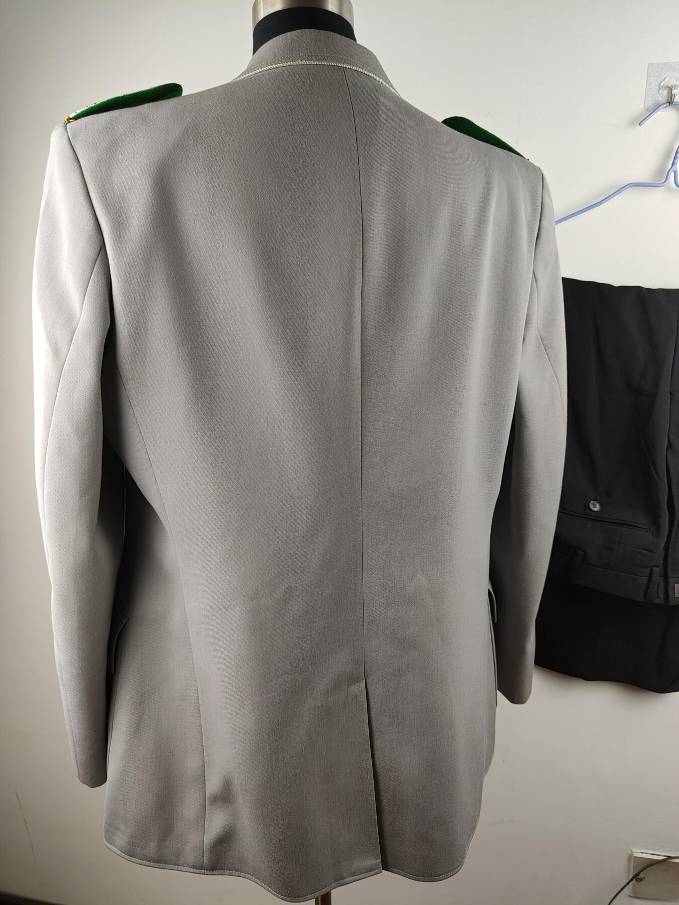 全场0元起拍 第156期 咸鱼国勋章拍卖专场 5月15日（周三）下午6：00开始 西德陆军步兵中校常服一套 胸围112 肩宽46衣长82 袖长 66腰围88 裤长96