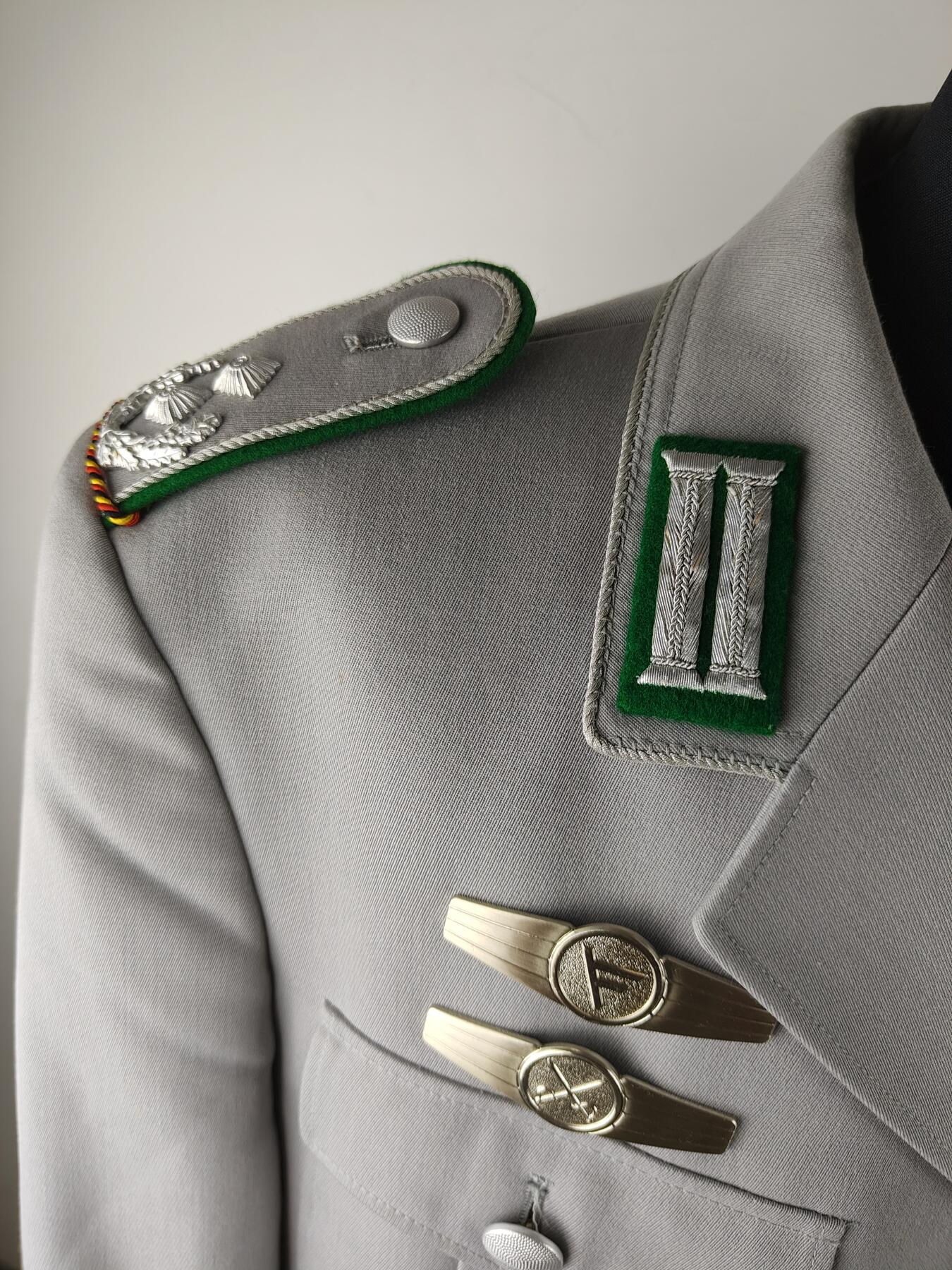 全场0元起拍 第156期 咸鱼国勋章拍卖专场 5月15日（周三）下午6：00开始 西德陆军步兵中校常服一套 胸围112 肩宽46衣长82 袖长 66腰围88 裤长96