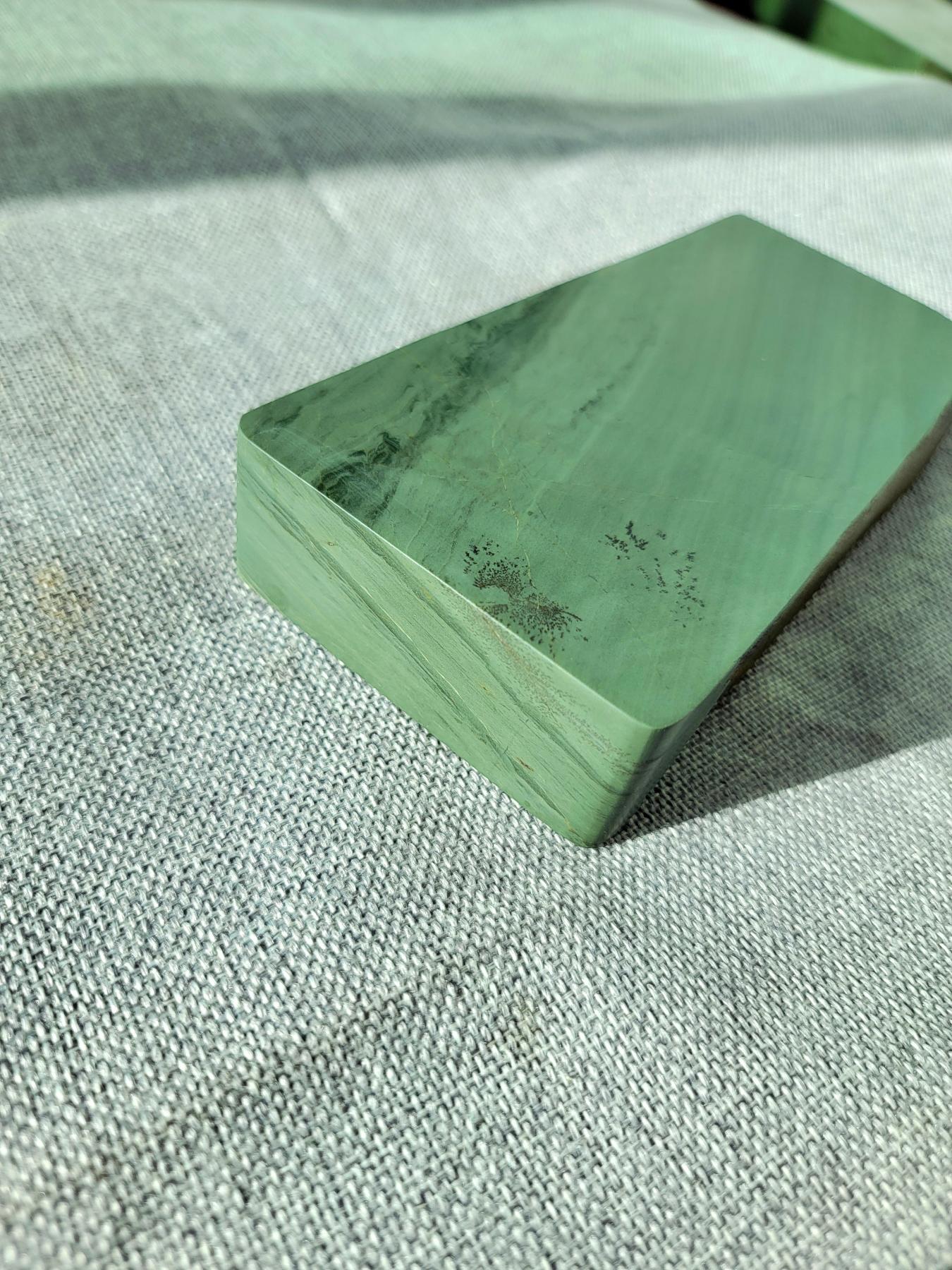老坑洮砚砚板，带石皮，石质细腻油润，发磨一流。