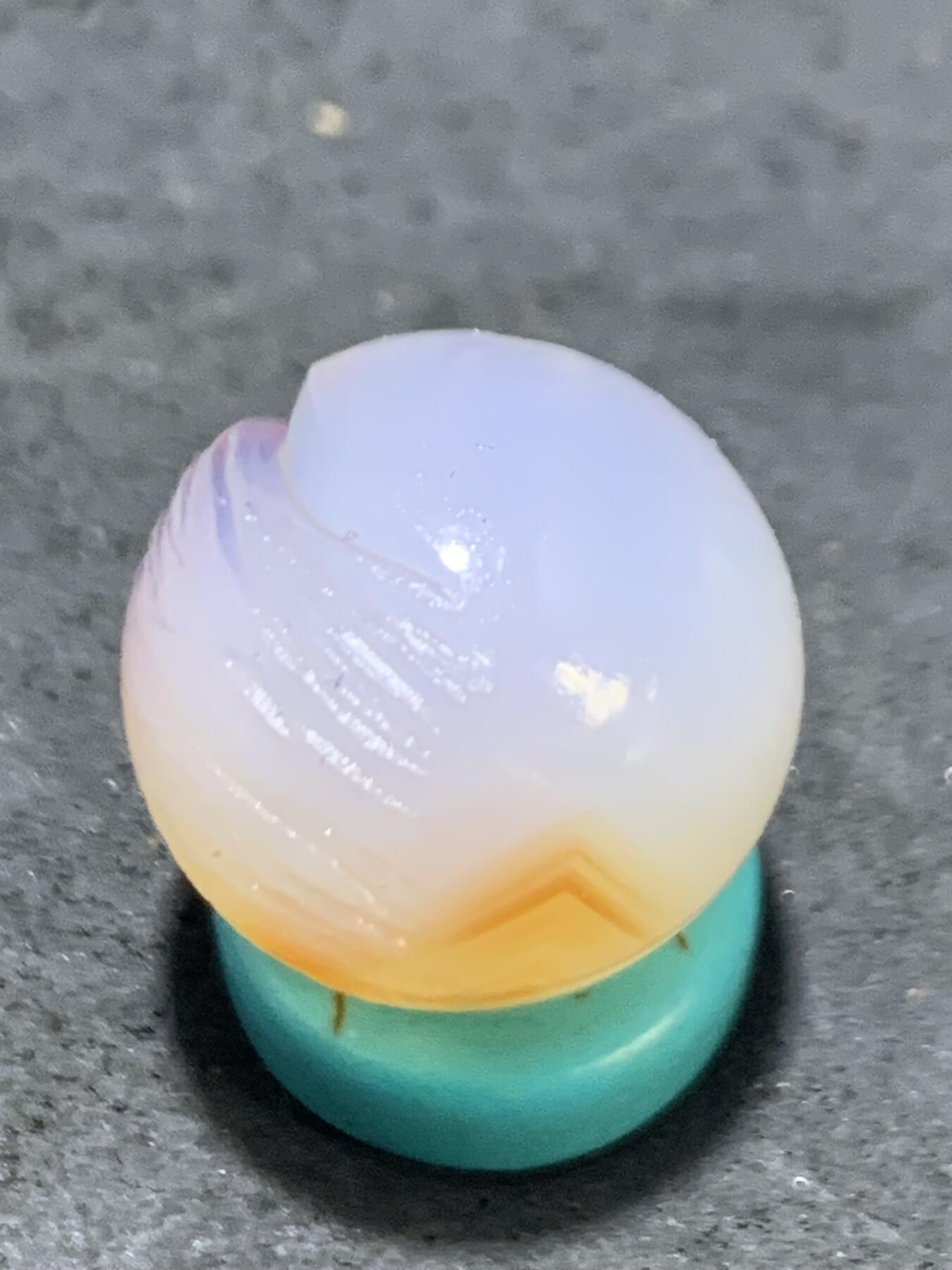 精美高玉化亚光海洋玉髓手工俏色巧雕雄鹰圆珠一个！