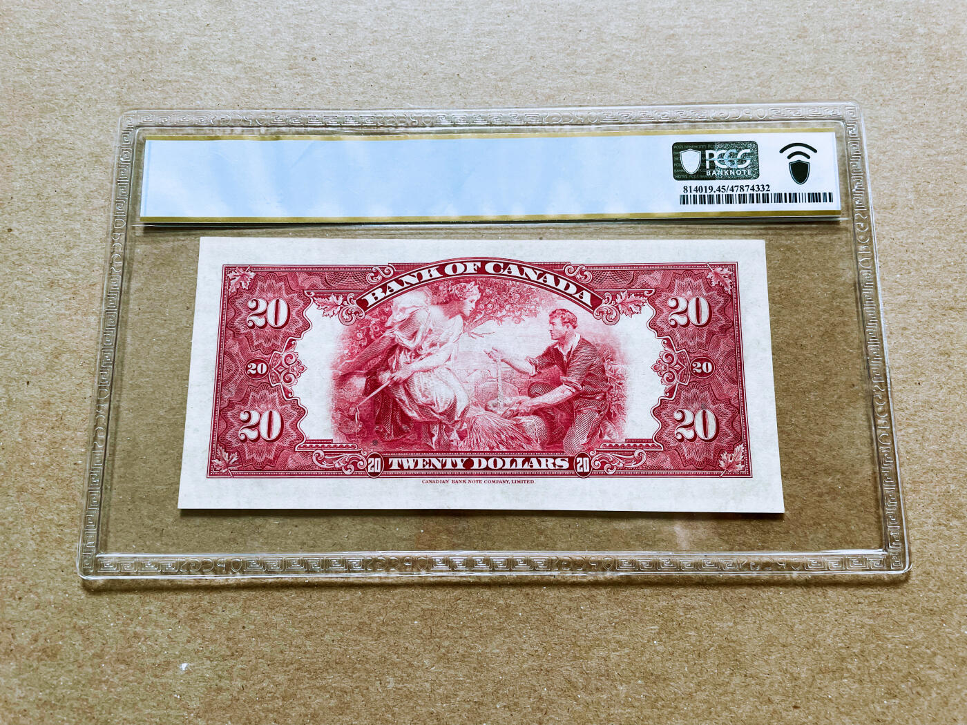 【Blue Auction】✨世界纸币精拍第475期【精】 【女王首次肖像出现在纸币上】加拿大 1935年20元 当时还是8岁伊丽莎白公主 甜美纯真可人 当时Edwin Gunn根据皇家儿童官方摄影师马库斯亚当斯拍摄照片所雕刻而成 背面预言故事大场景 非常耐看 精美异常 经典中的经典 PCGS45 票面状态非常好 优于很多更高分 人像和主图完整 仅有淡折 非常难遇 