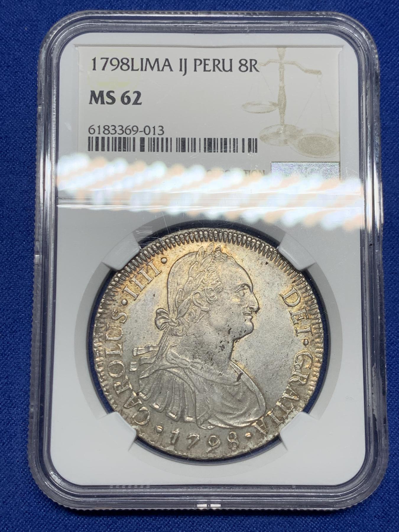 《竞宝斋》第268场- 周日，周一  2场连拍 （全场包邮） NGC MS62 1798年 西属秘鲁卡洛斯四世双柱8R银币 双面深打 原味 带彩带光 较早年份好品少