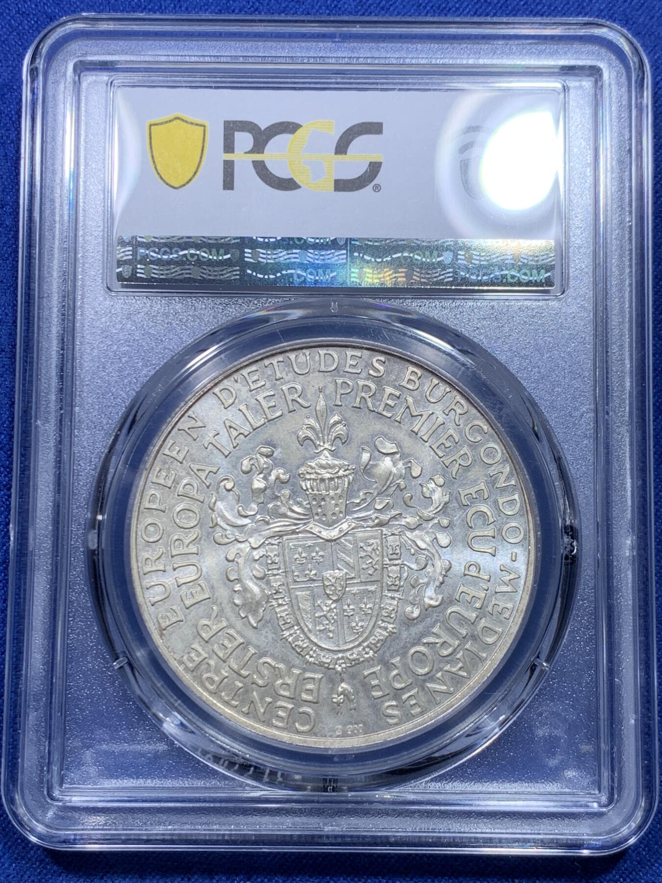 《竞宝斋》第268场- 周日，周一  2场连拍 （全场包邮） 冠军分 PCGS MS63 欧盟罗伯特·舒曼精制泰勒纪念大银币，法国政治家，曾担任法国外交部长，以他名字命名的舒曼计划为欧盟的前身欧洲煤钢共同体的建立铺平了道路。他和让·莫内一起被称为“欧盟之父”。他出任了欧洲议会的第一任议长。见于珍惜币目录，少见品种。
