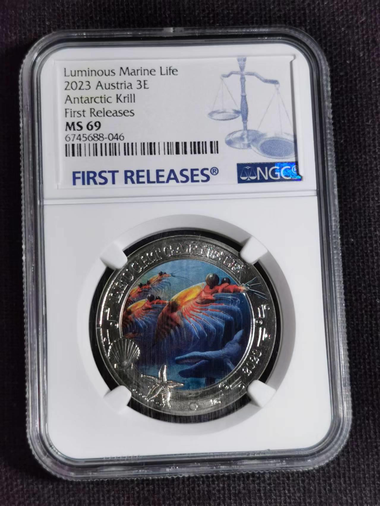 刘世昌艺术品销售中心～虎踞龙蟠*金杨在线联拍群第510期  奥地利2023年“海洋生物-南极磷虾”3欧元彩色荧光纪念币（NGC MS69 串号：6745688-046）1枚。