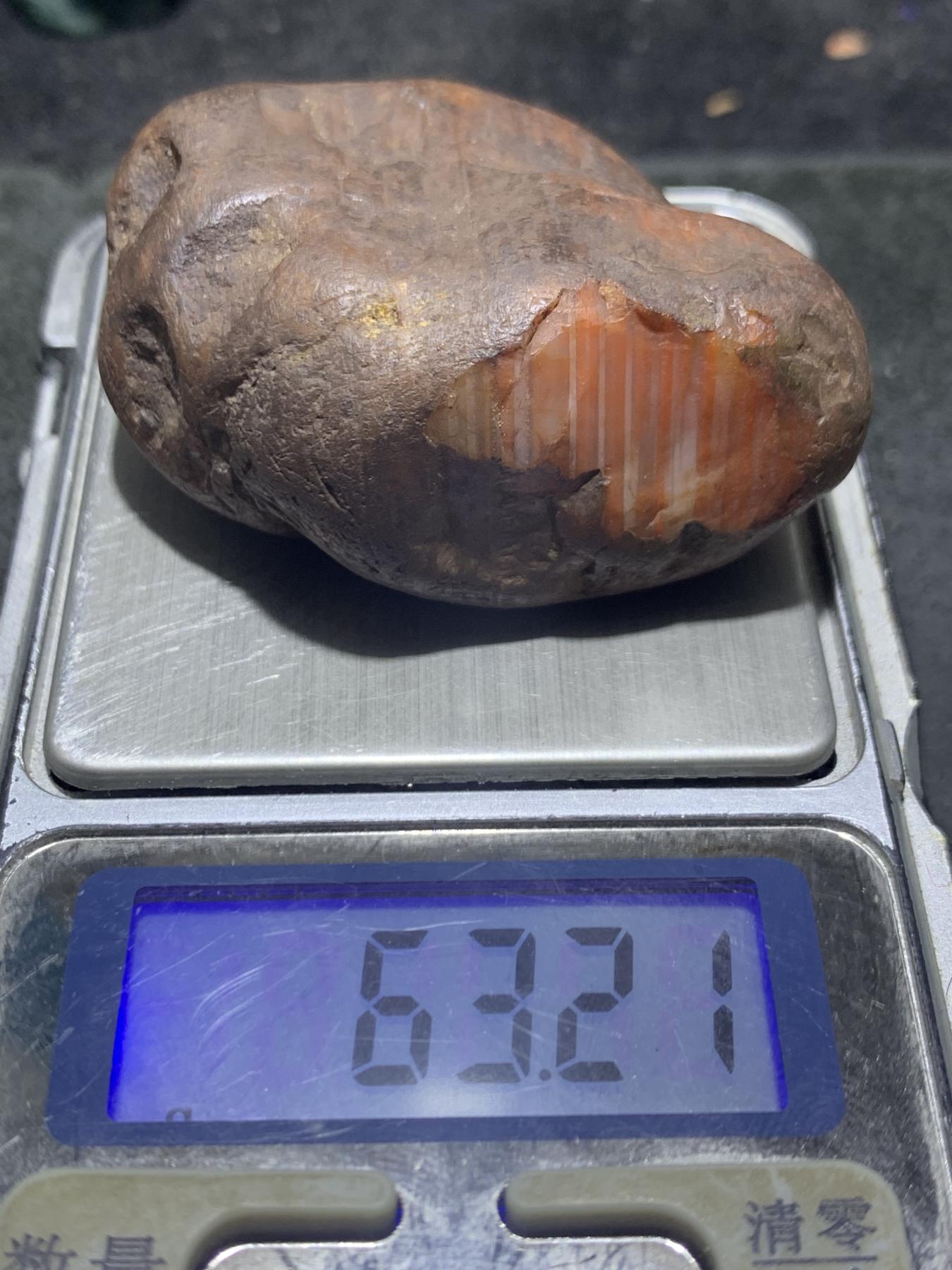 精美红皮千层纹开窗料南红玛瑙原石一颗，
