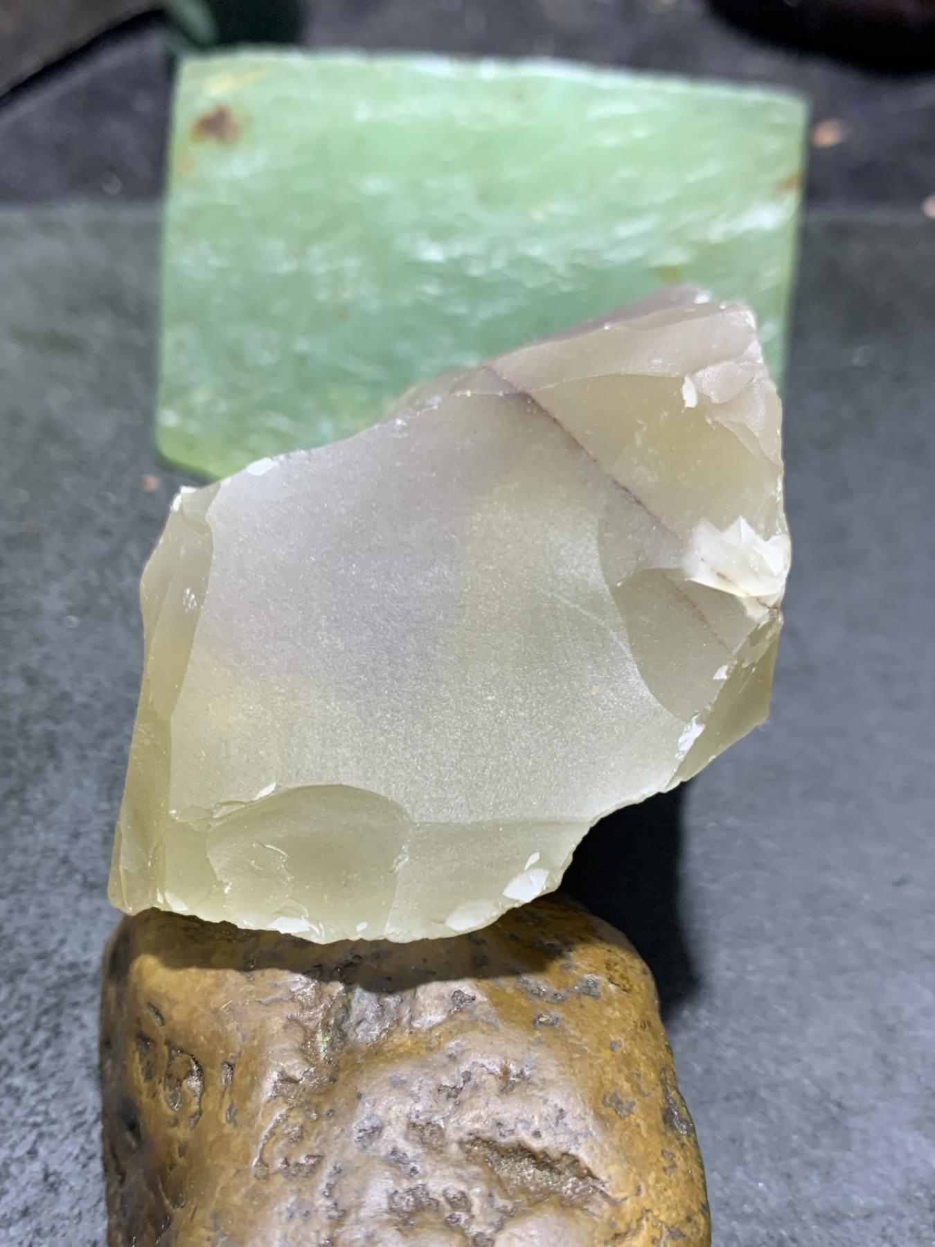 精美紫绿玛瑙明料原石一块