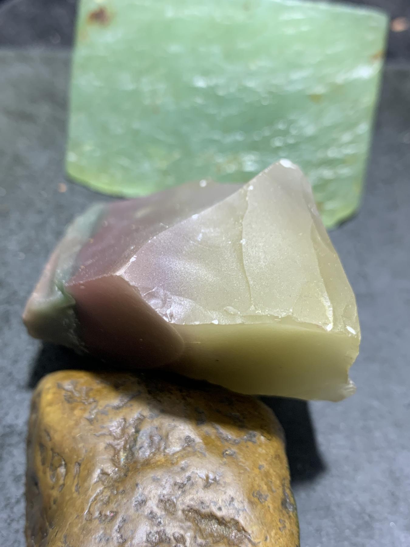 精美紫绿玛瑙明料原石一块