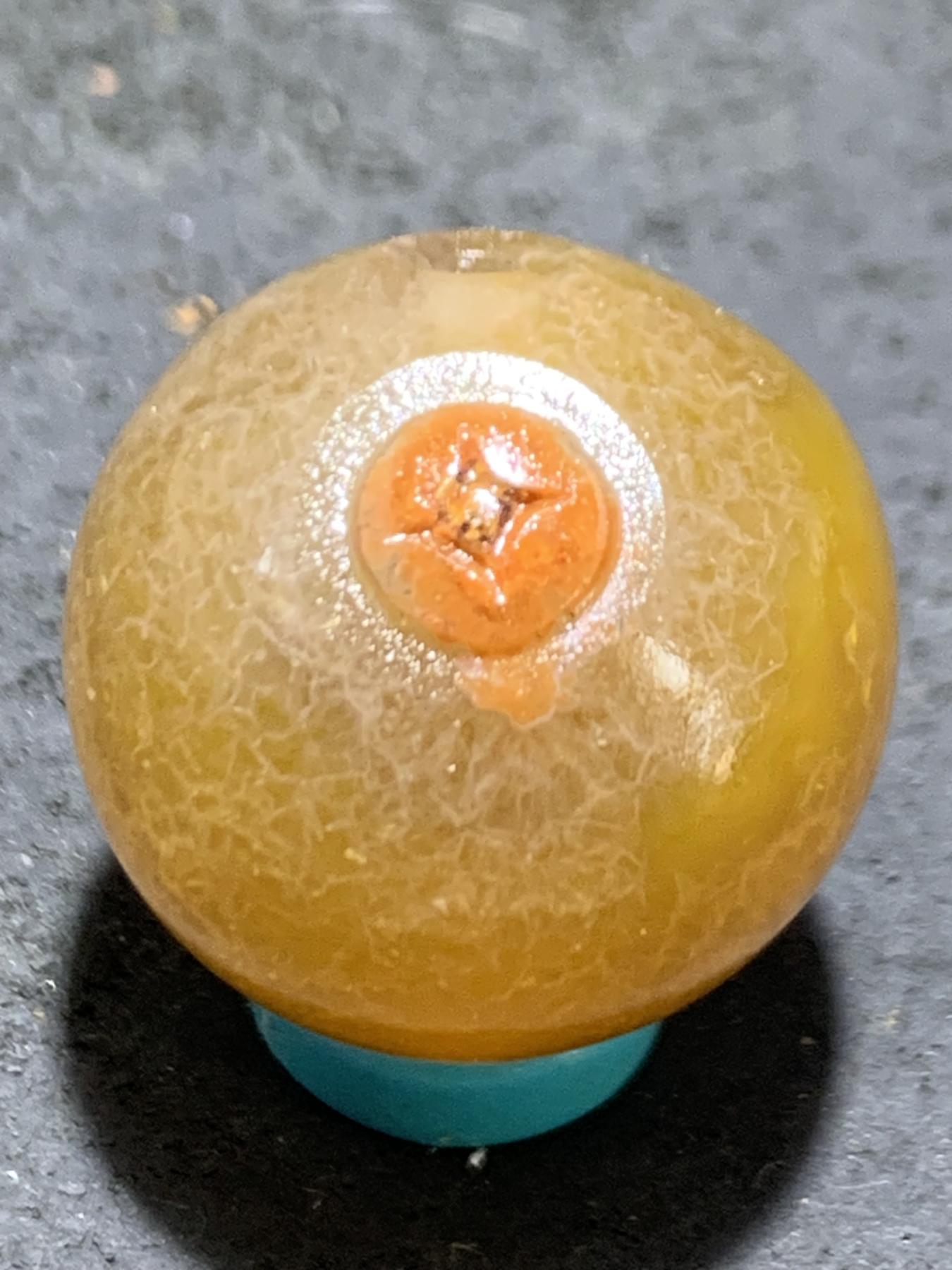 精美高润度冻料飘鸡油黄蒙料战国红玛瑙手工俏色巧雕刻钱币珠一个