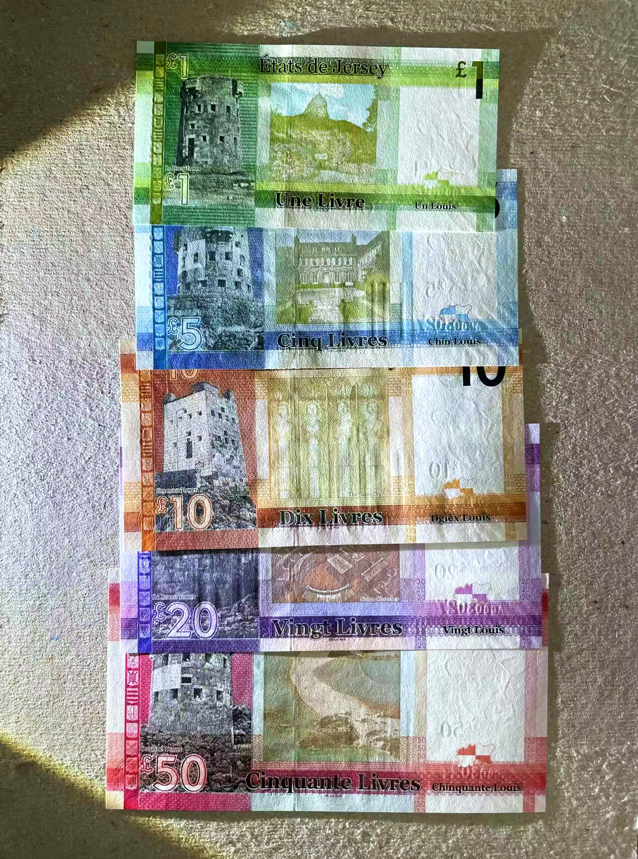 【Blue Auction】✨世界纸币精拍第476期【精】  【一组5张 首发全同3027小号】泽西 2010年1-50镑 女王 全新UNC