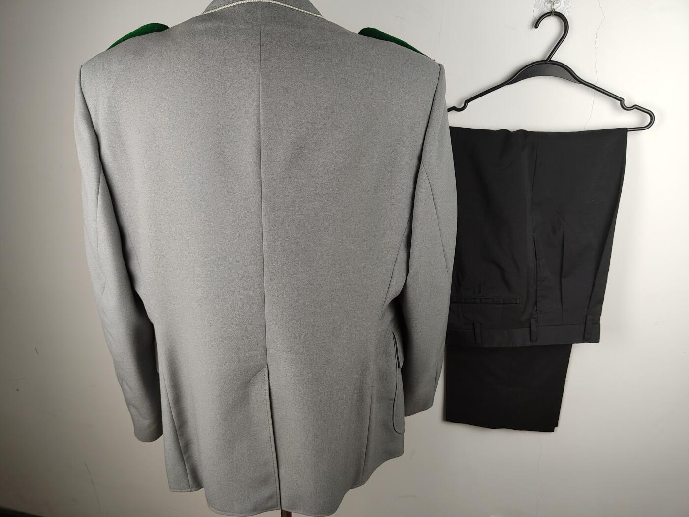 全场0元起拍 第157期 咸鱼国勋章拍卖专场 5月19日（周日）下午6：00开始 西德陆军中校常服一套 夏服裤子胸围116 肩宽48 衣长78 袖长64 腰围82 裤长101