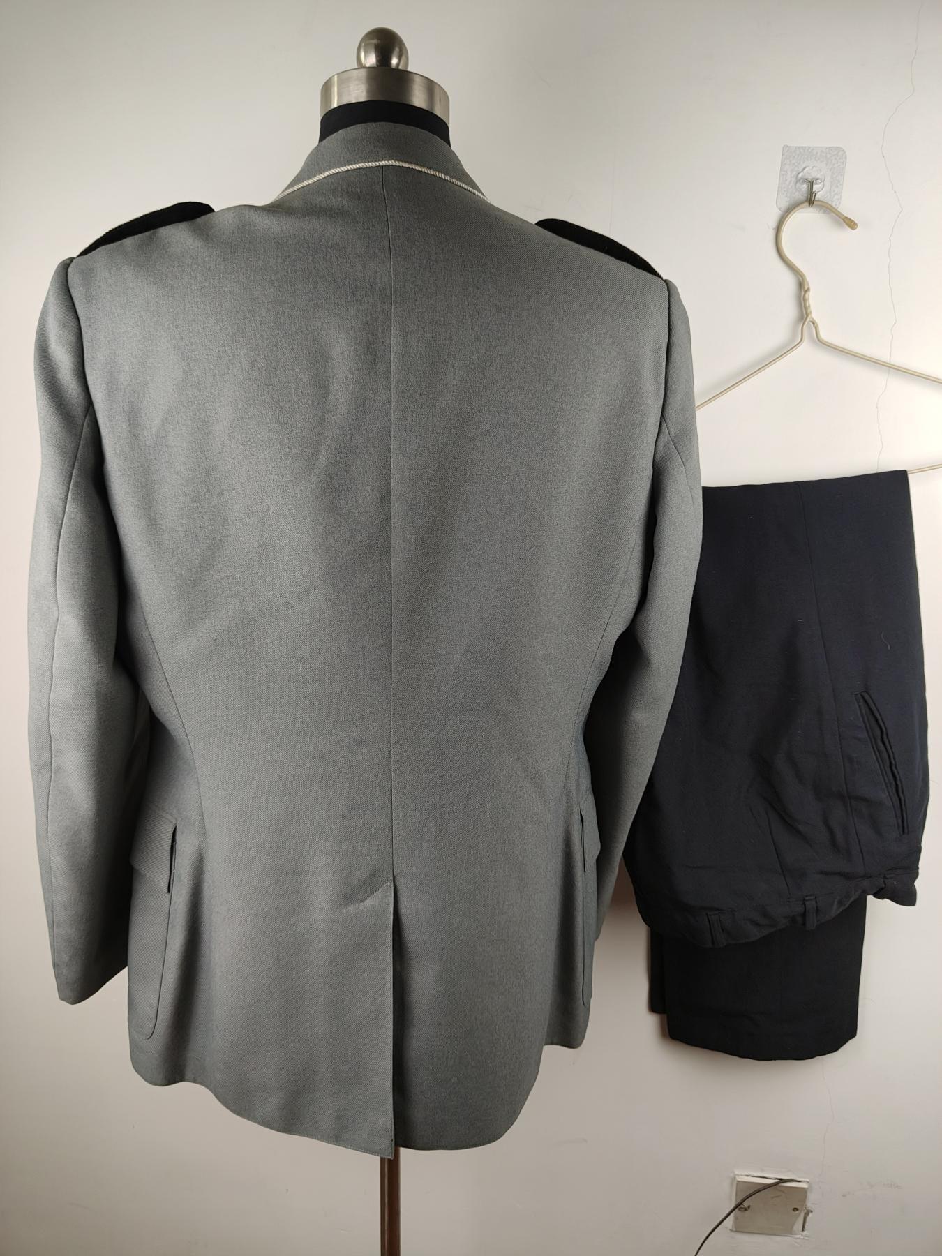 全场0元起拍 第157期 咸鱼国勋章拍卖专场 5月19日（周日）下午6：00开始 西德工兵上尉常服一套 胸围108 肩宽46 衣长82 袖长64 腰围76 裤长104