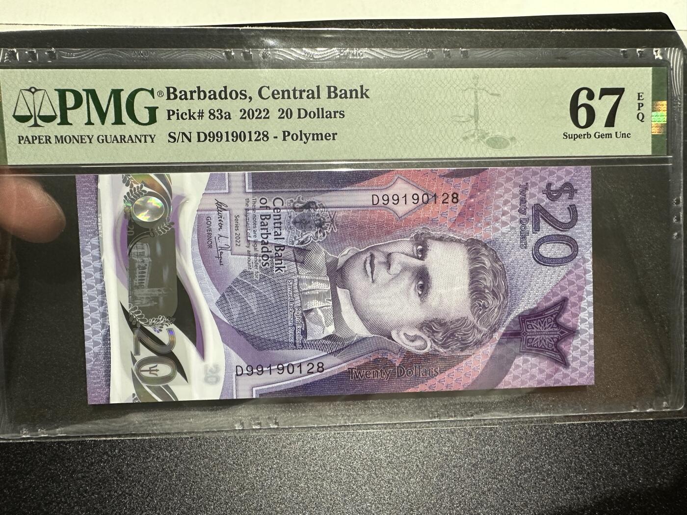《外钞收藏家》第三百八十五期 2022年巴巴多斯20刀 PMG67 无47尾8
