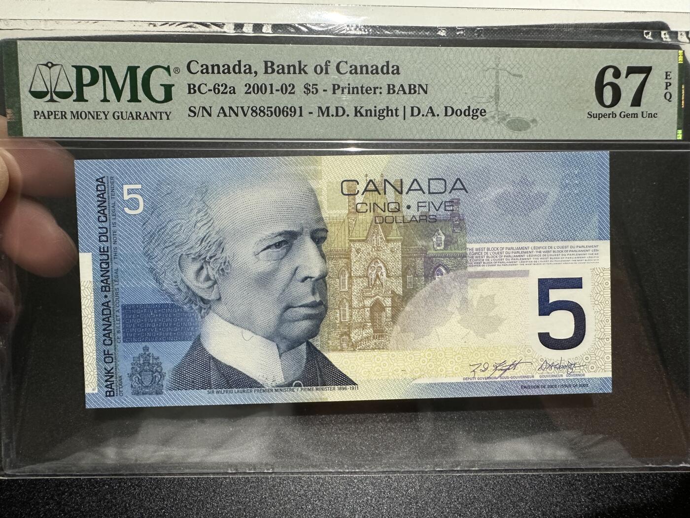 《外钞收藏家》第三百八十二期 2001-02年加拿大5加元 PMG67 无47 初版 首发冠 极其稀少