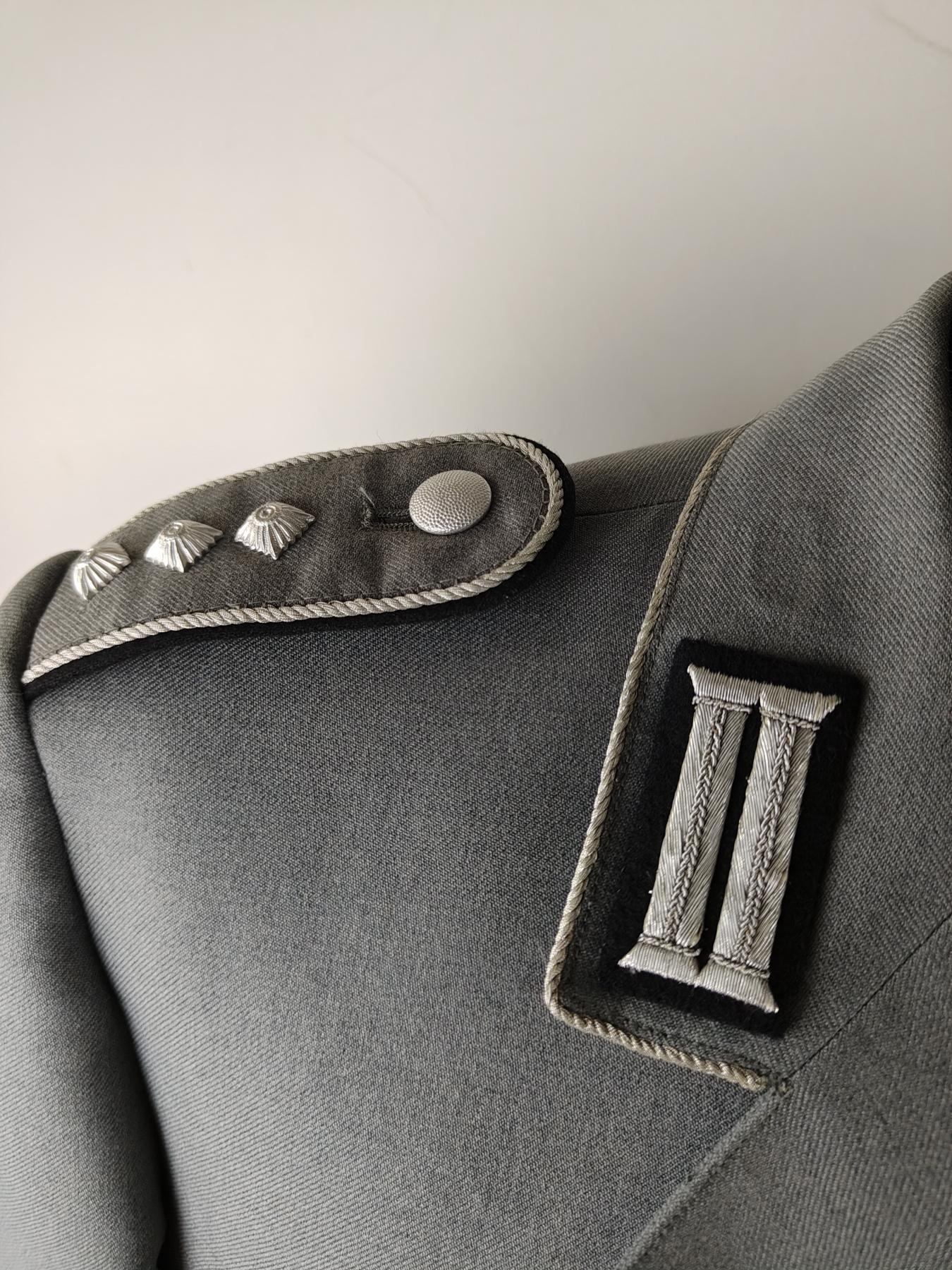 全场0元起拍 第157期 咸鱼国勋章拍卖专场 5月19日（周日）下午6：00开始 西德工兵上尉常服一套 胸围108 肩宽46 衣长82 袖长64 腰围76 裤长104