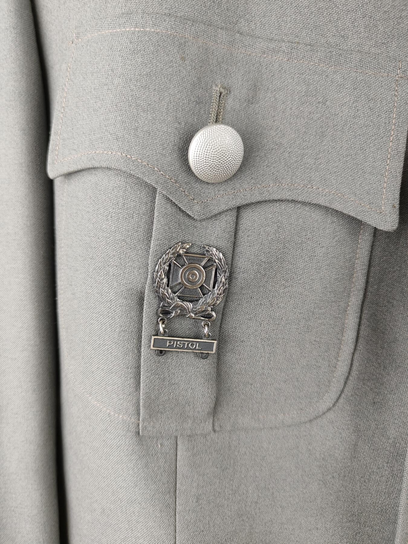 全场0元起拍 第157期 咸鱼国勋章拍卖专场 5月19日（周日）下午6：00开始 西德陆军中校常服一套 夏服裤子胸围116 肩宽48 衣长78 袖长64 腰围82 裤长101