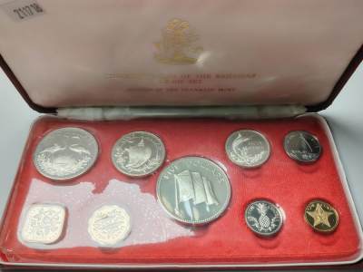 布加迪🐬～世界钱币🌾第 118 期 /  各国币及散币 - 巴哈马🇧🇸 1975年 4银4镍1铜 9枚精制套装币 包装和证书齐全