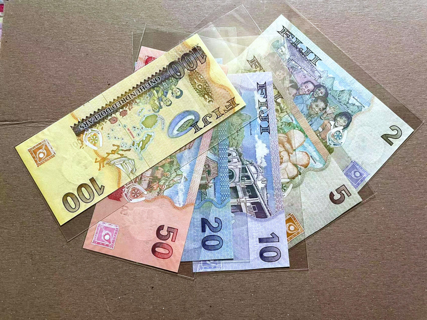 【Blue Auction】✨世界纸币精拍第478期【精】 【一组6张首发1328全同小号】斐济2-100元 女王 全新UNC