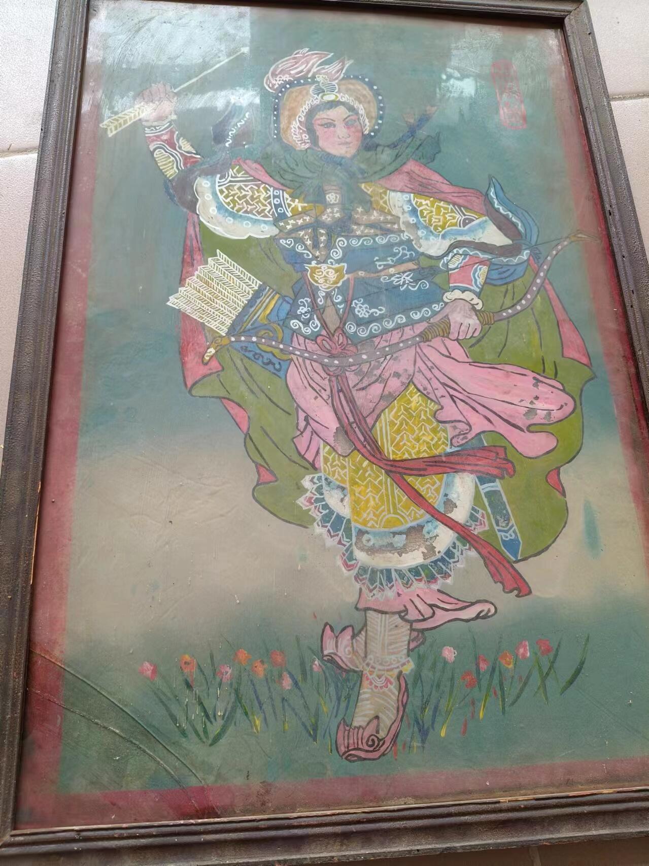 下乡收到，穆桂英手绘玻璃画，画工精美，神姿英武，左角有裂不影响收藏价值，包老包手绘