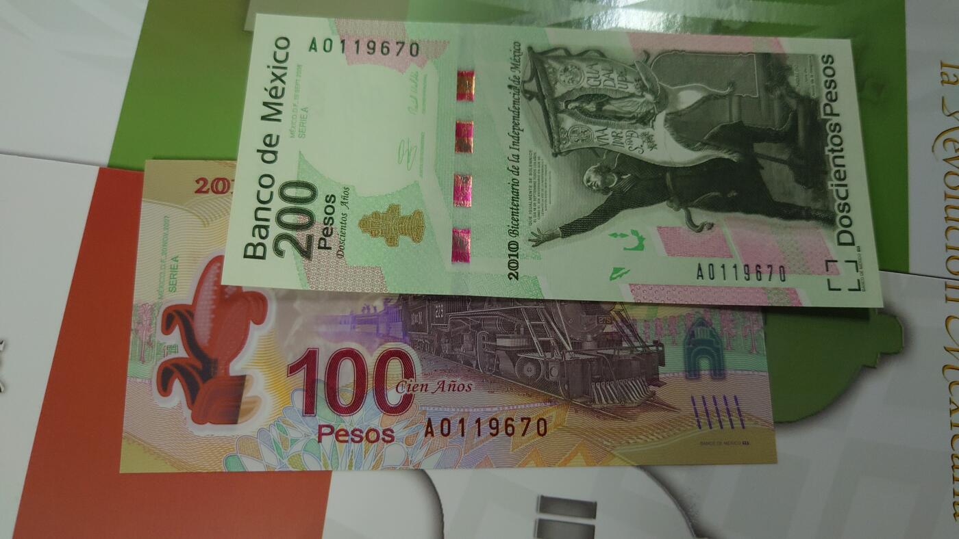 【世界钱币】精选微拍第106期暨2024年第17期  评级裸钞杂烩场 墨西哥100+200纪念钞 A冠全同号带原装册 全新绝品无4