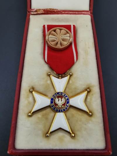 老王徽章第四十期 - 军官级波兰复兴勋章   原盒  盒子有点开胶  1944人民共和国版